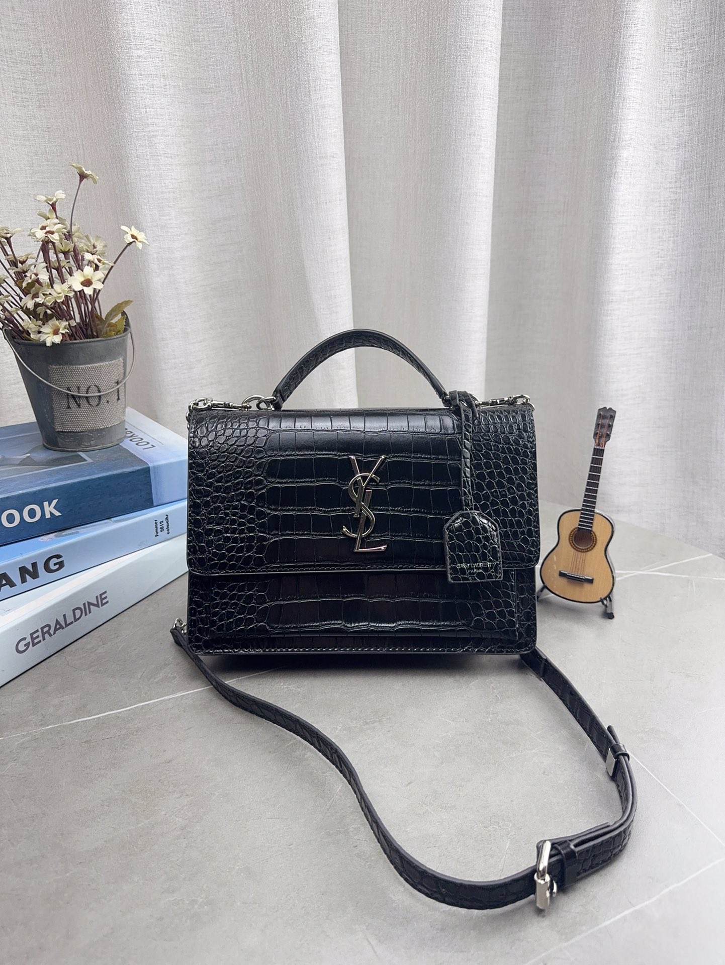 配礼盒包装 YSL圣罗兰sunset日落包 Sunset bag 陪你走遍天涯海角 一起看日落 ysl包包 尺寸15*17cm p140