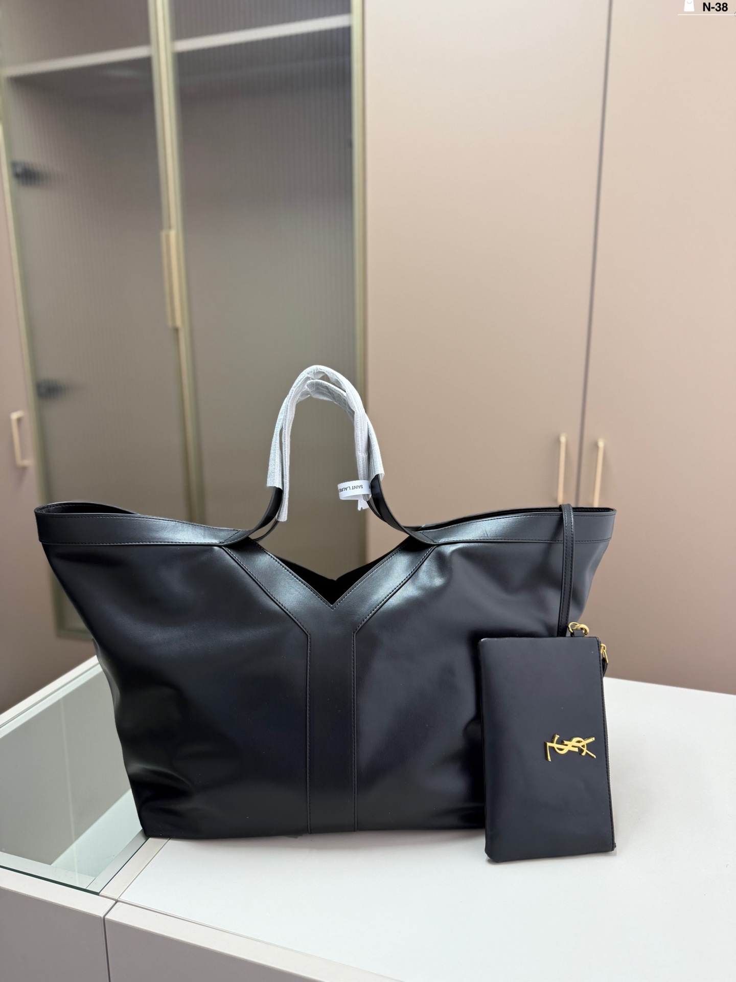 💰p165 圣罗兰 YSL WHY 托特包 容量是真的大 内里好多个口袋，超能装。 且自带一个小钱包，太实用了！ N-38尺寸36.22.26配盒