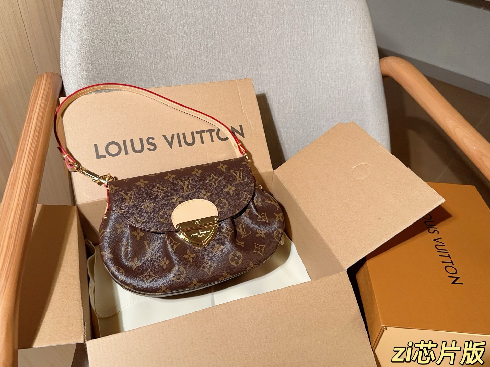 💰170 芯片版 Lv路易威登 Sunset元宝包翻盖插锁邮差包腋下包 尺寸25×18×6 礼盒包装➕飞机箱✈️