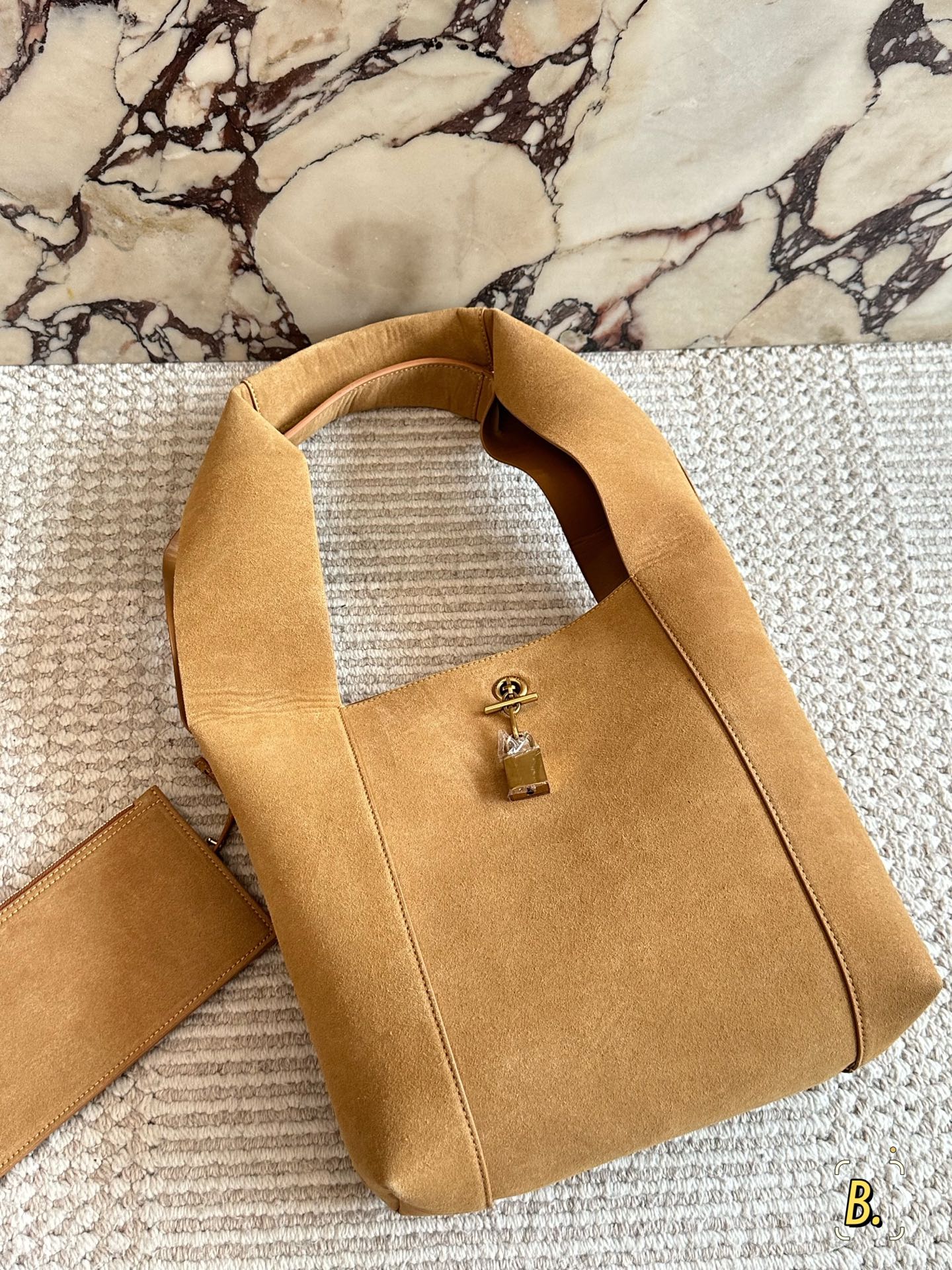 小号💰220 牛皮 size: 28 30cm YSL圣罗兰| 新款 不要太好看辣!!!! 可以单肩背~手提 皮质细腻又舒服!