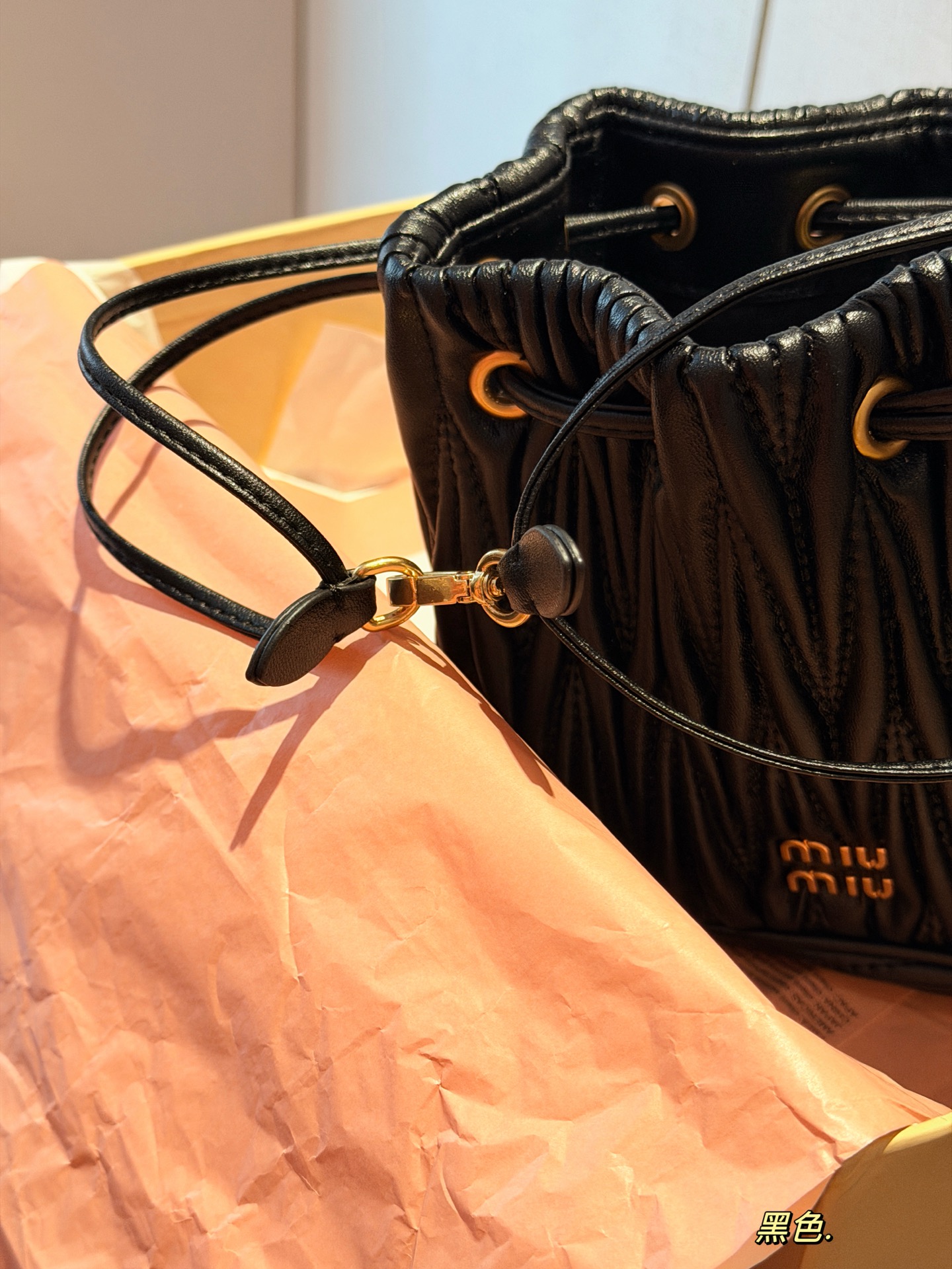 💰170 配盒 size：18*16cm miumiu新品小福袋~像烧麦一样的小包来啦 我的babymolly