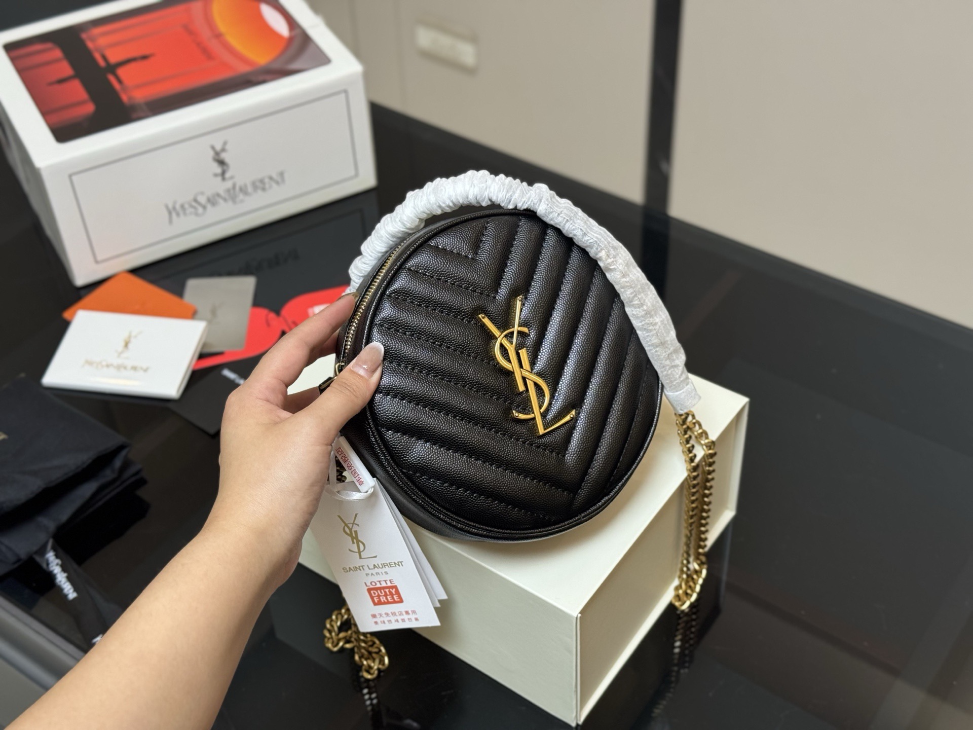 &yen;140 配折叠盒飞机盒 size：17.17cm 圣罗兰 圆饼包 鱼子酱看起来质感特别好！ 耐磨耐用！ 🉑️斜挎🉑️