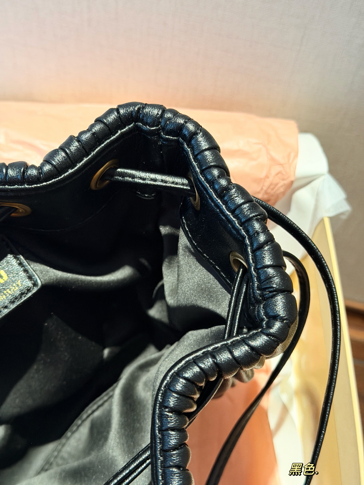 💰170 配盒 size：18*16cm miumiu新品小福袋~像烧麦一样的小包来啦 我的babymolly