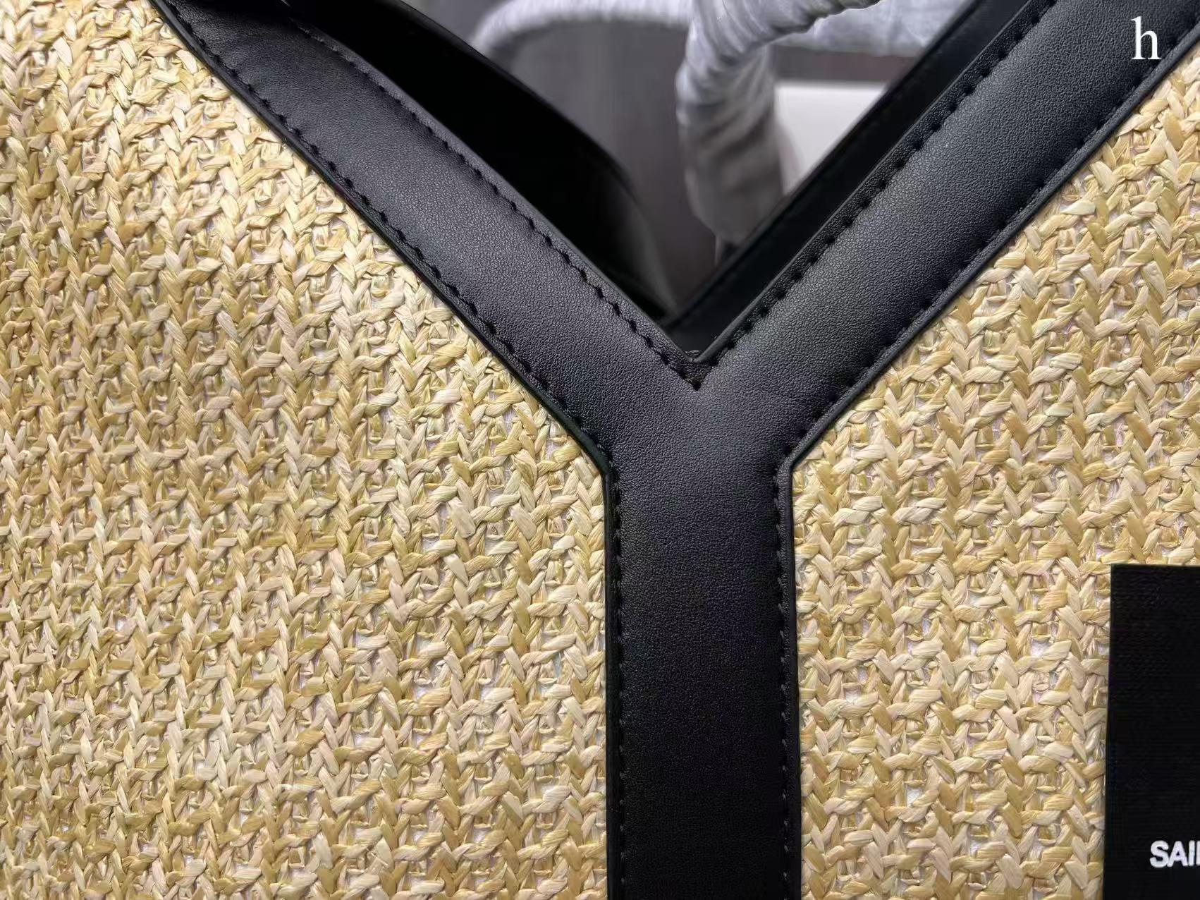 p155 Ysl编织托特包 ⚠️配盒 ⚠️尺寸34*32cm 可以手提单肩，拉菲草手工编织，度假休闲风，旅行上班通勤逛街皆可