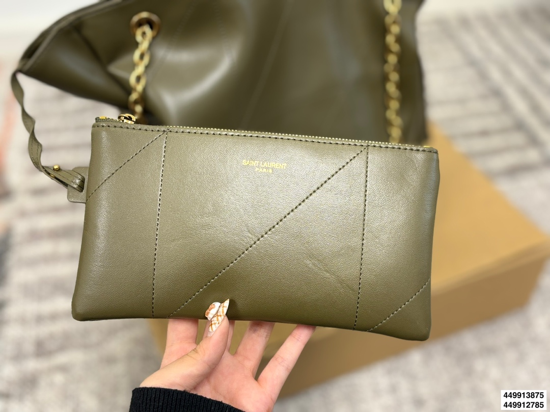 p205 p195全套包装 圣罗兰YSL托特包 隐藏的王炸现身！ 特别满意通勤包 心动一万次了！！ 超超超级王炸的一只通勤大包 质感真的很哇塞 强烈推荐！！！ 尺寸34 33/28 27