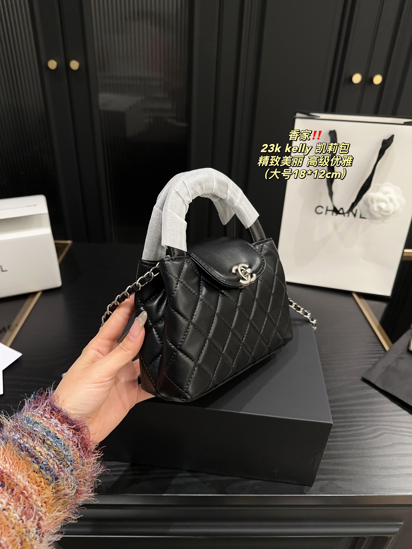大号P175全套包装⚠️尺寸18.12 小号P170全套包装⚠️尺寸12.8 香奈儿 23k kelly 凯莉包 CHANEL 时尚是一个轮回，大热门中古kelly被Chanel重新设计焕发生机，中古Kelly以经典的手柄手提出名，在基础加上皮穿链肩带颠覆传统，更加随性方便