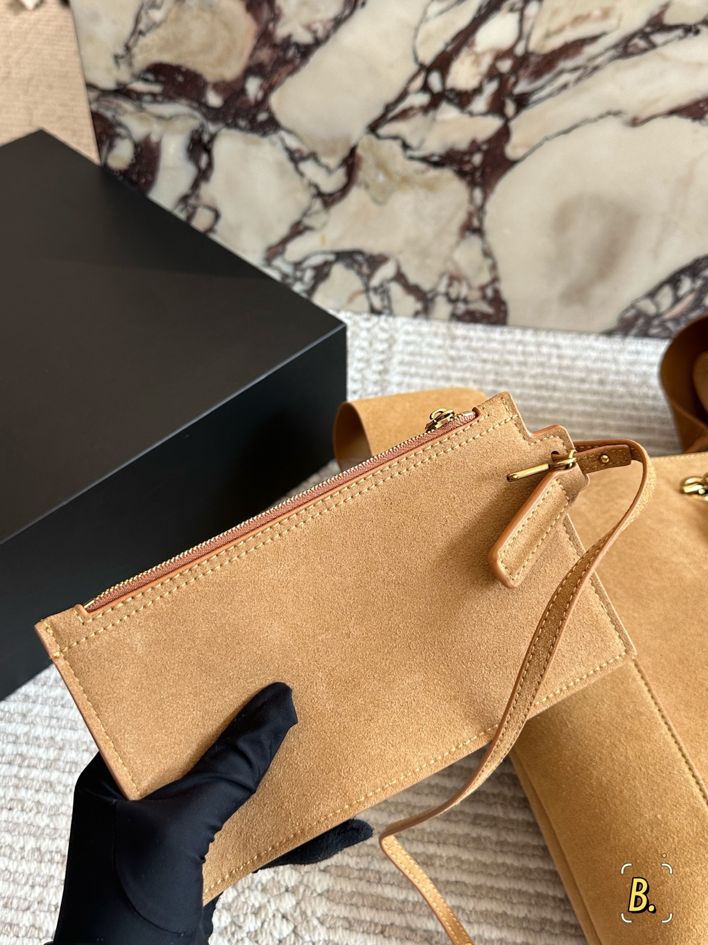 小号💰220 牛皮 size: 28 30cm YSL圣罗兰| 新款 不要太好看辣!!!! 可以单肩背~手提 皮质细腻又舒服!