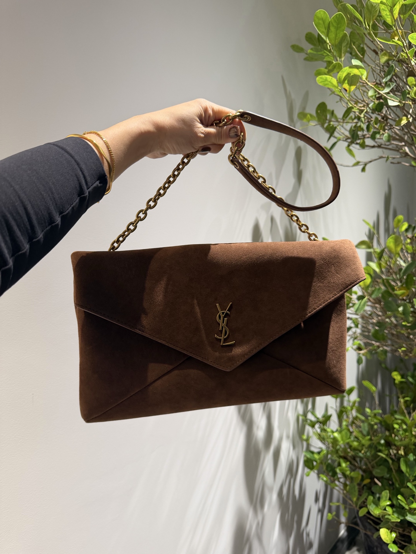 👑💰155礼盒包装🎁 磨砂皮手感柔软 Ysl 圣罗兰 信封包 利落呈现时髦酷感具有时尚和标志性 时髦精必备神器！出街回头率爆表 尺寸：35✖️22