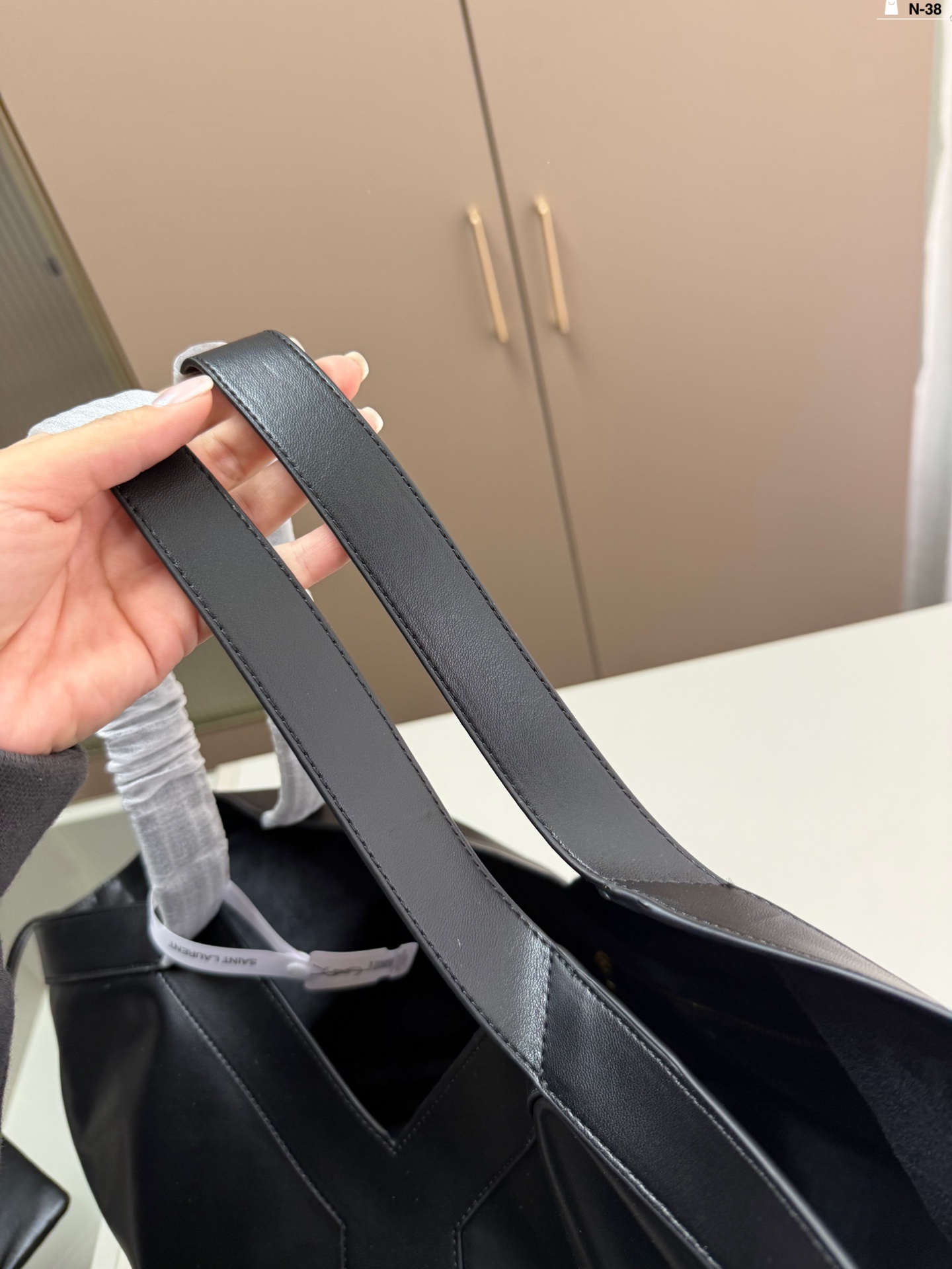 💰p165 圣罗兰 YSL WHY 托特包 容量是真的大 内里好多个口袋，超能装。 且自带一个小钱包，太实用了！ N-38尺寸36.22.26配盒