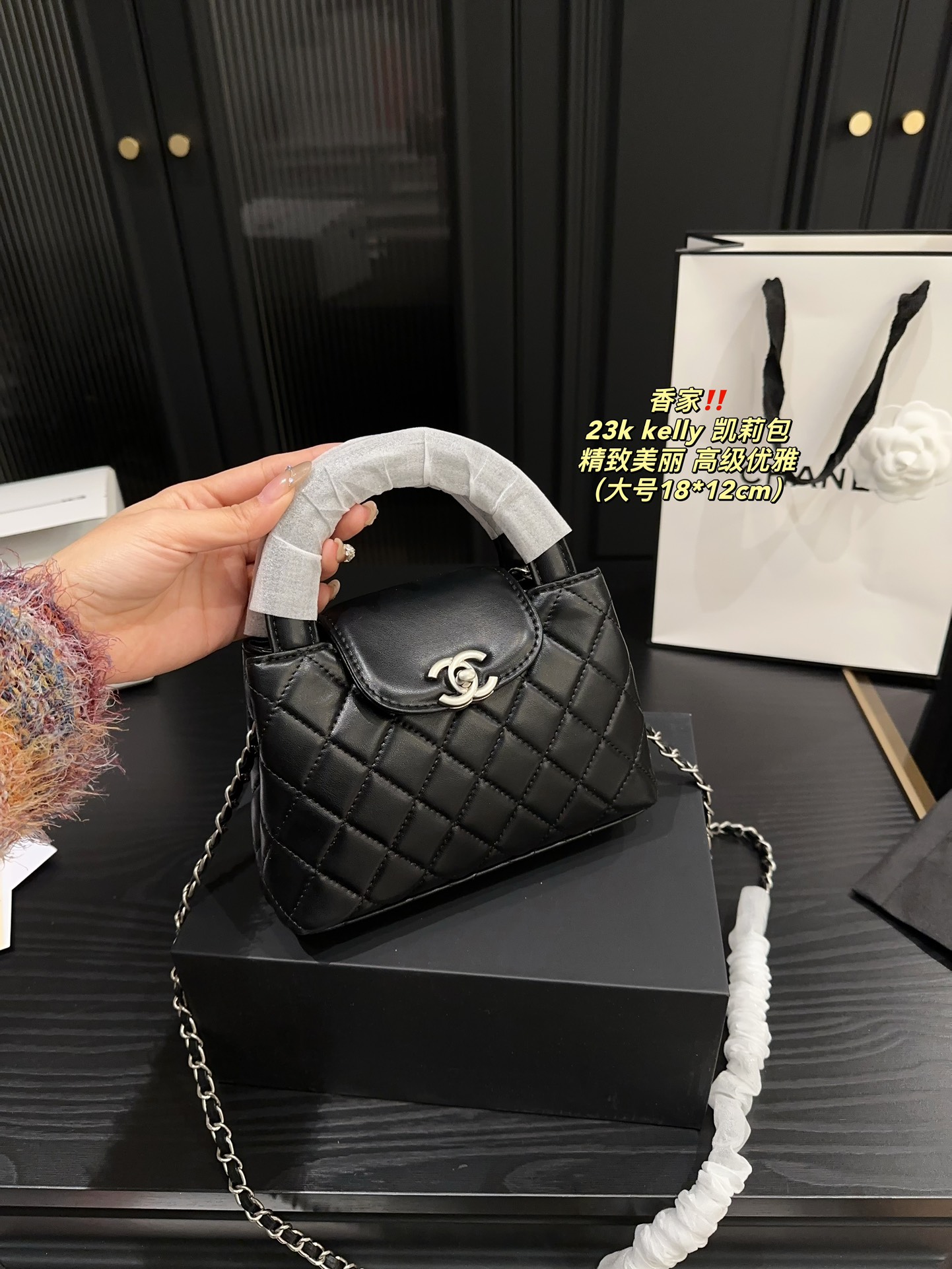 大号P175全套包装⚠️尺寸18.12 小号P170全套包装⚠️尺寸12.8 香奈儿 23k kelly 凯莉包 CHANEL 时尚是一个轮回，大热门中古kelly被Chanel重新设计焕发生机，中古Kelly以经典的手柄手提出名，在基础加上皮穿链肩带颠覆传统，更加随性方便