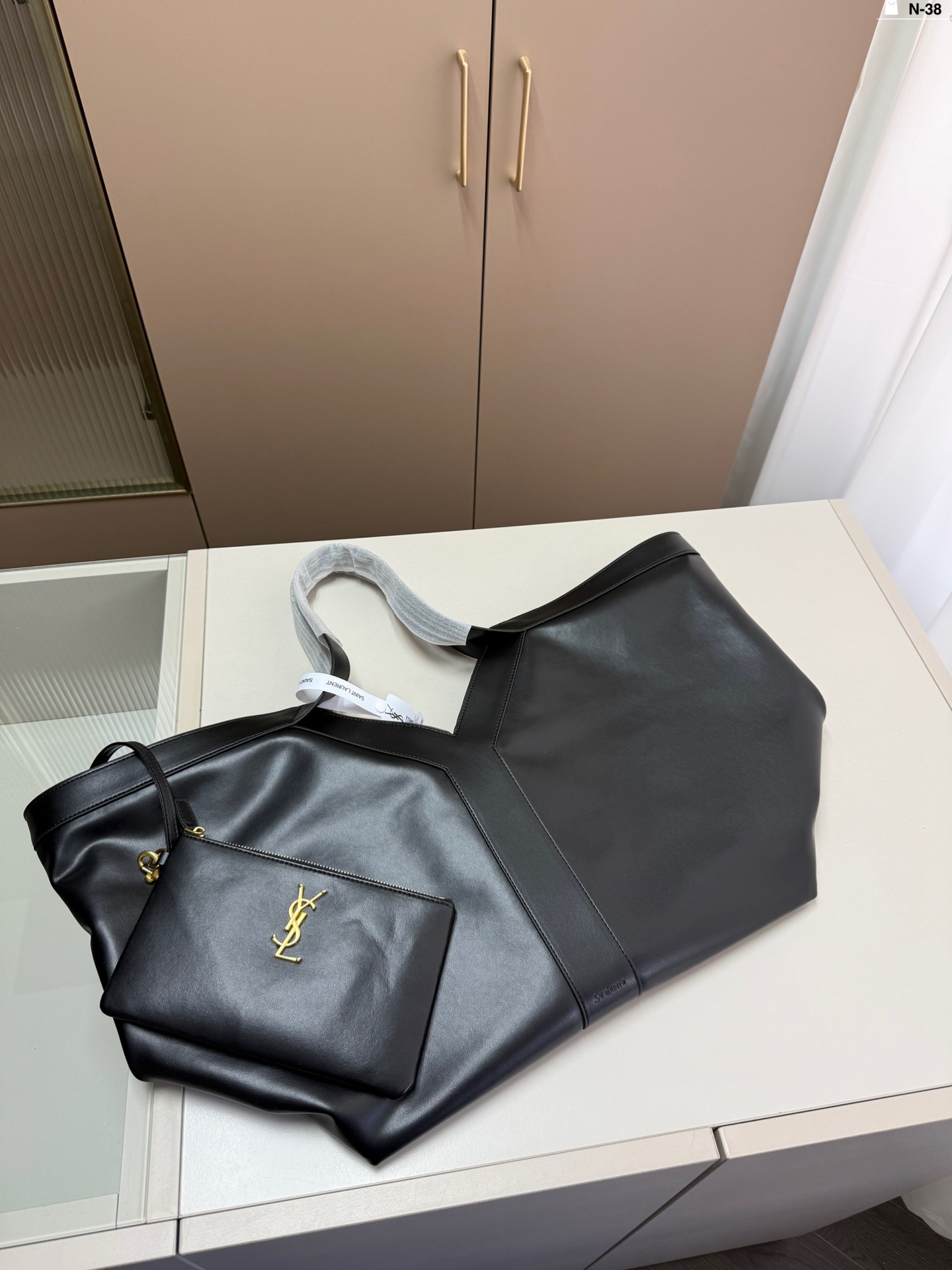 💰p165 圣罗兰 YSL WHY 托特包 容量是真的大 内里好多个口袋，超能装。 且自带一个小钱包，太实用了！ N-38尺寸36.22.26配盒