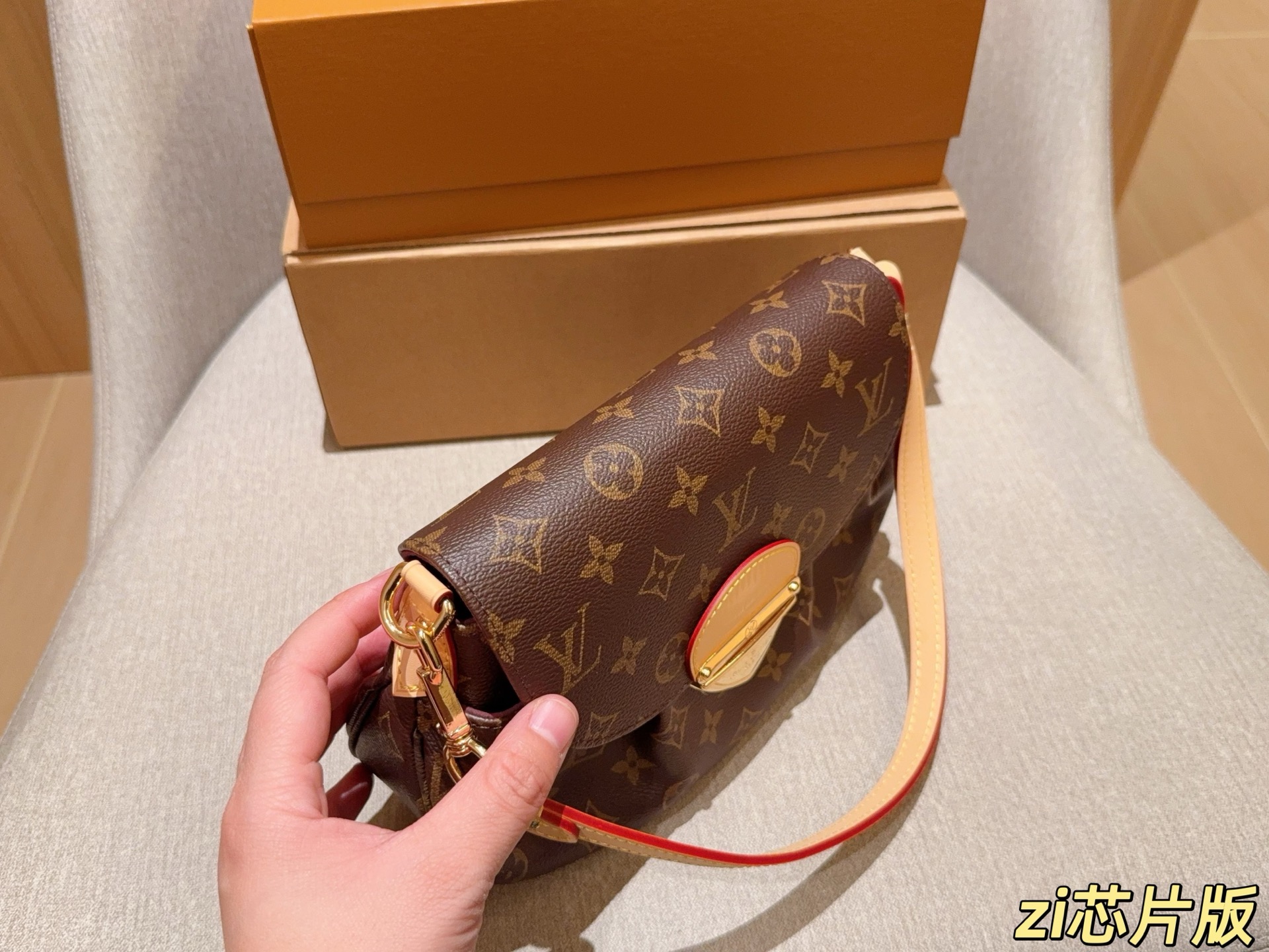 💰170 芯片版 Lv路易威登 Sunset元宝包翻盖插锁邮差包腋下包 尺寸25×18×6 礼盒包装➕飞机箱✈️