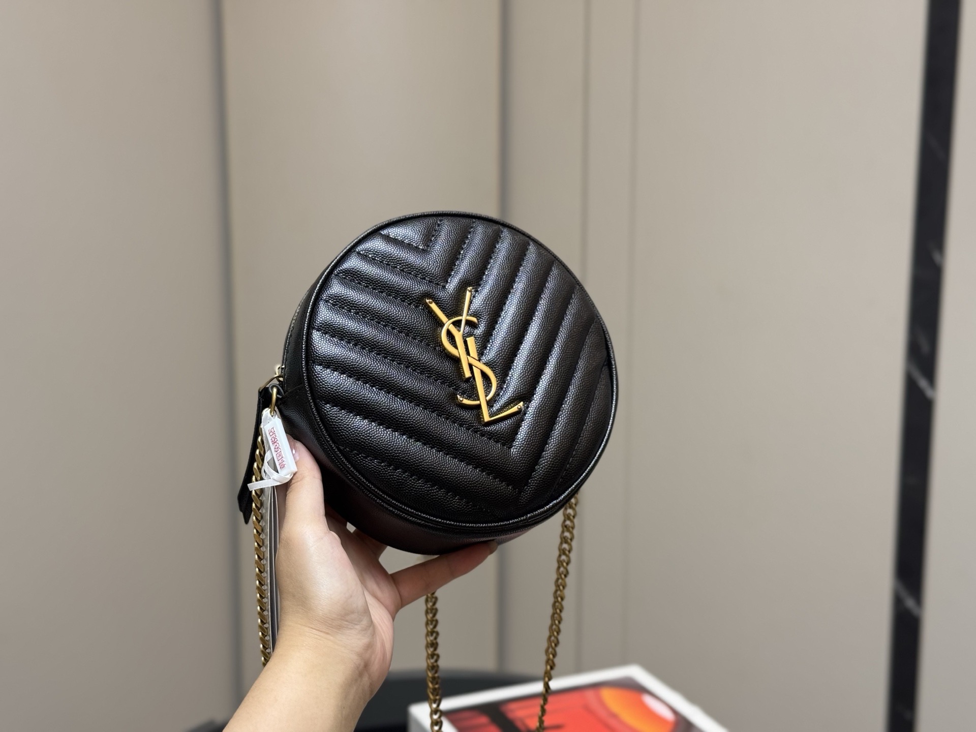 &yen;140 配折叠盒飞机盒 size：17.17cm 圣罗兰 圆饼包 鱼子酱看起来质感特别好！ 耐磨耐用！ 🉑️斜挎🉑️