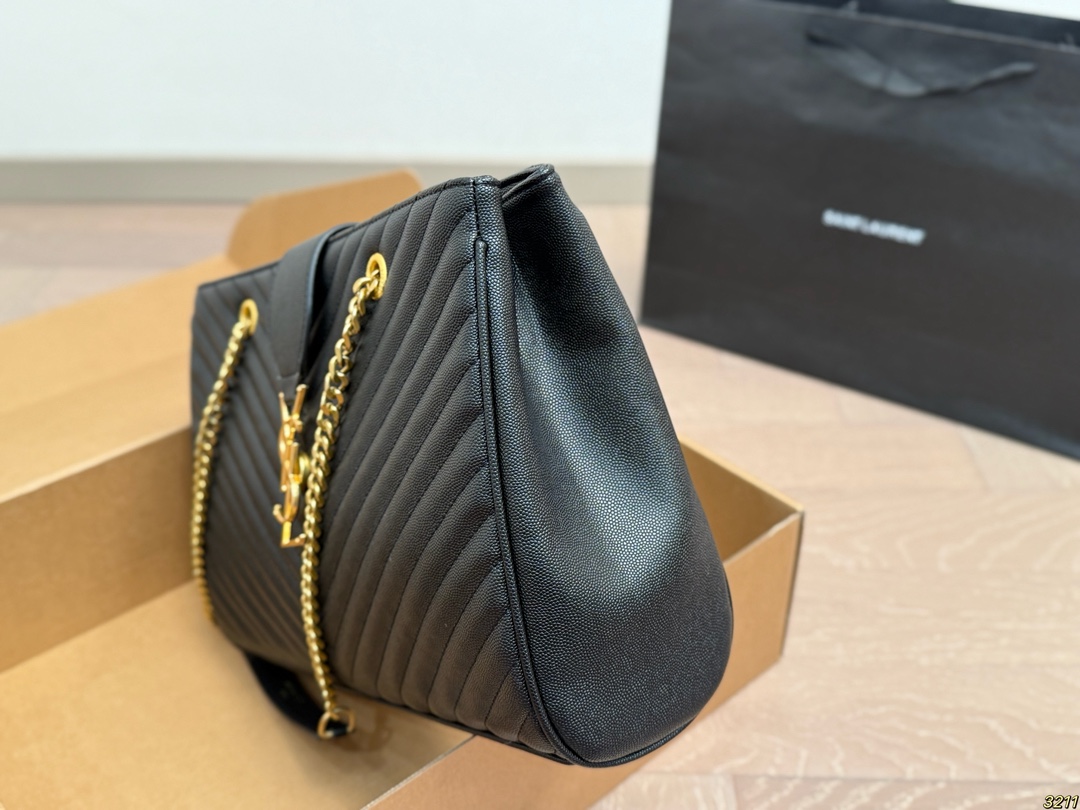 &yen;145飞机盒 圣罗兰YSL 托特包链条包 精致美丽 高级优雅 很好驾驭，不挑衣服，不挑季节 一年四季都可，可盐可甜 高个子小姐姐背，气质御姐范 小个子的小姐姐背，甜甜女孩一枚 尺寸34 24