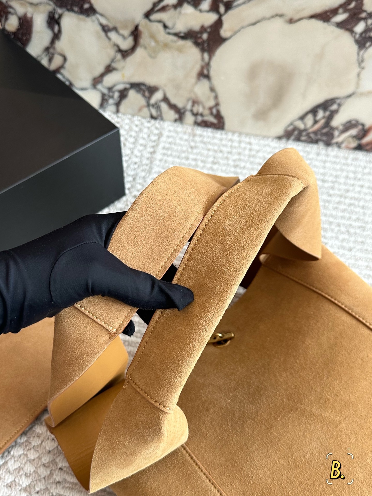 小号💰220 牛皮 size: 28 30cm YSL圣罗兰| 新款 不要太好看辣!!!! 可以单肩背~手提 皮质细腻又舒服!