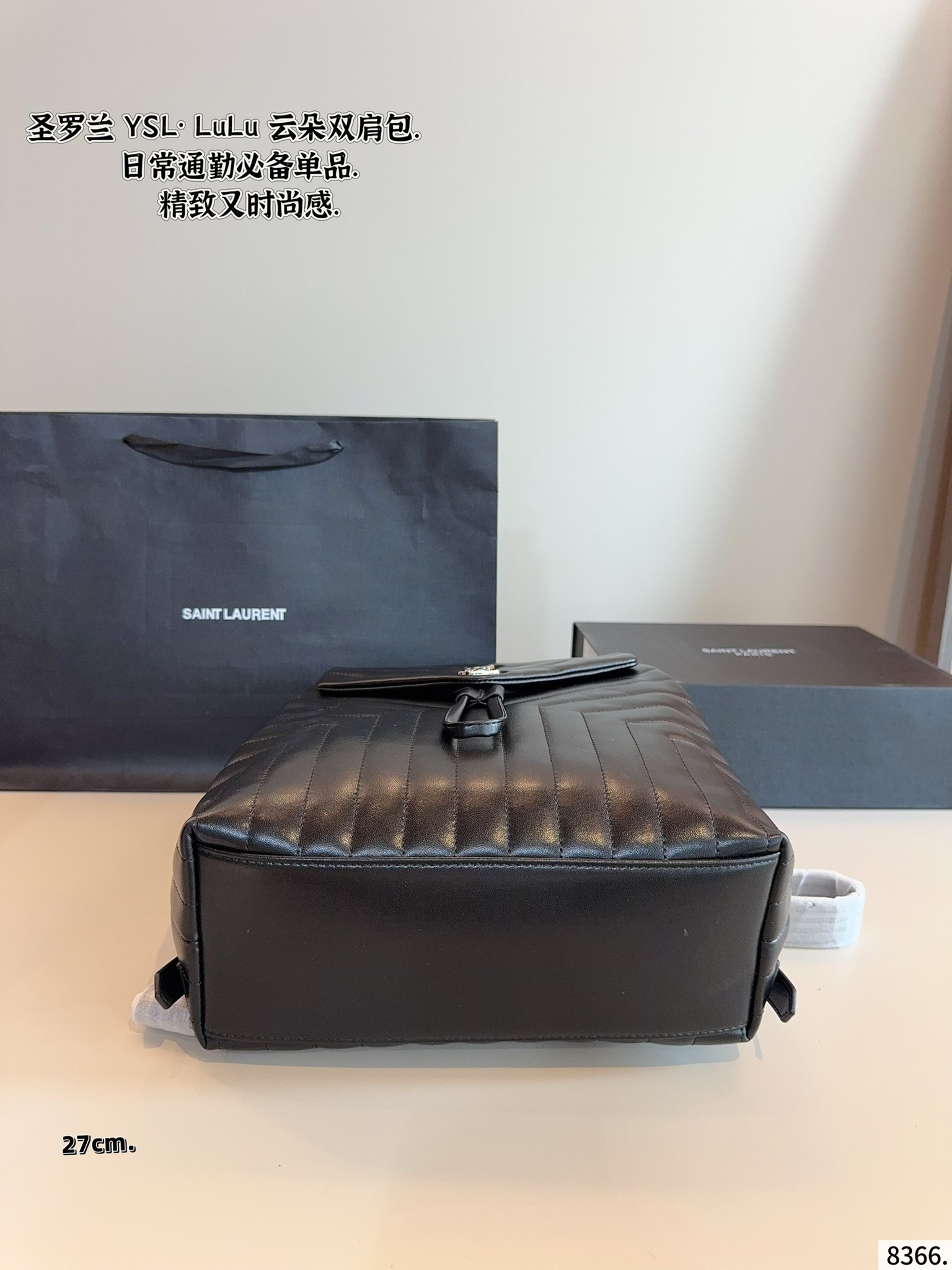 p220p215 圣罗兰 LoLo 双肩包 墙裂推荐这款 云朵双肩包 对于览包无数的时髦精 安利这种设计精致 轻松凹造型 实用又时髦 是日常搭配率蛮高的单品尺寸:27*10*29/22*8*22cm