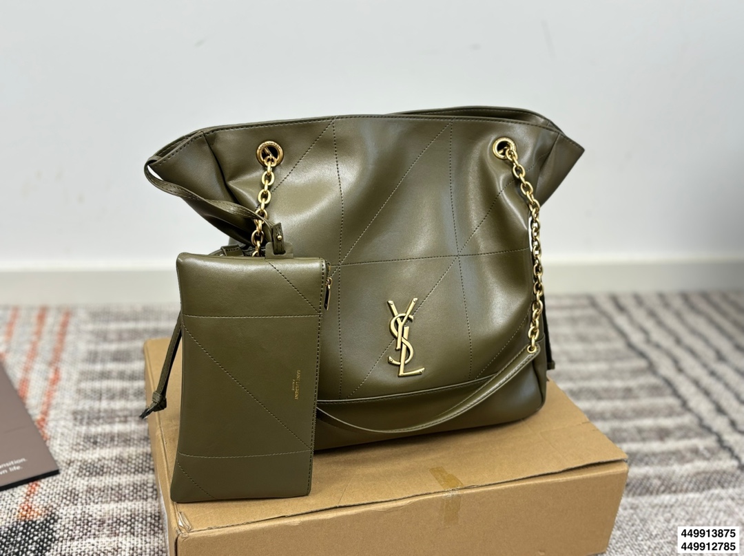 p205 p195全套包装 圣罗兰YSL托特包 隐藏的王炸现身！ 特别满意通勤包 心动一万次了！！ 超超超级王炸的一只通勤大包 质感真的很哇塞 强烈推荐！！！ 尺寸34 33/28 27