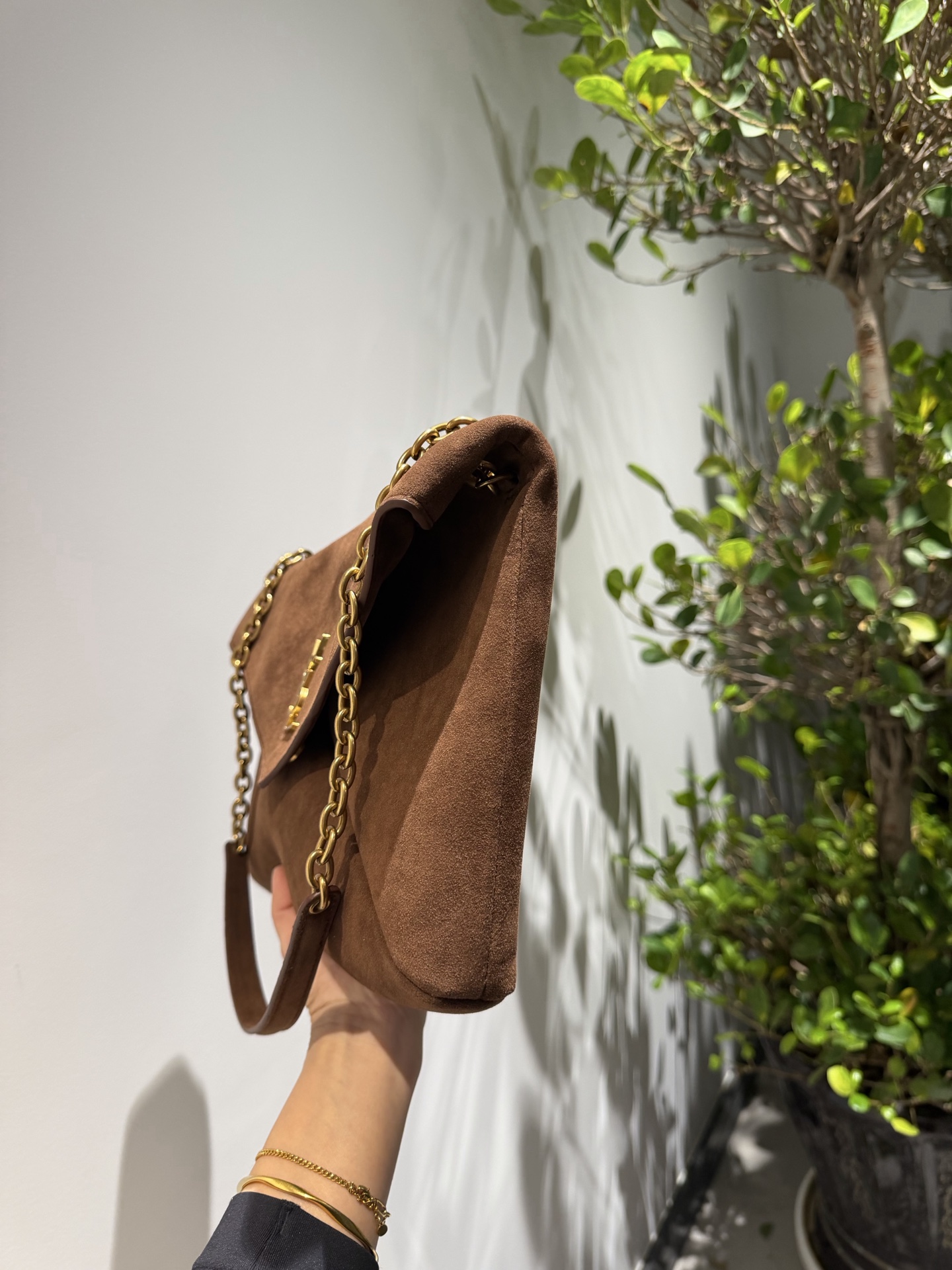 👑💰155礼盒包装🎁 磨砂皮手感柔软 Ysl 圣罗兰 信封包 利落呈现时髦酷感具有时尚和标志性 时髦精必备神器！出街回头率爆表 尺寸：35✖️22