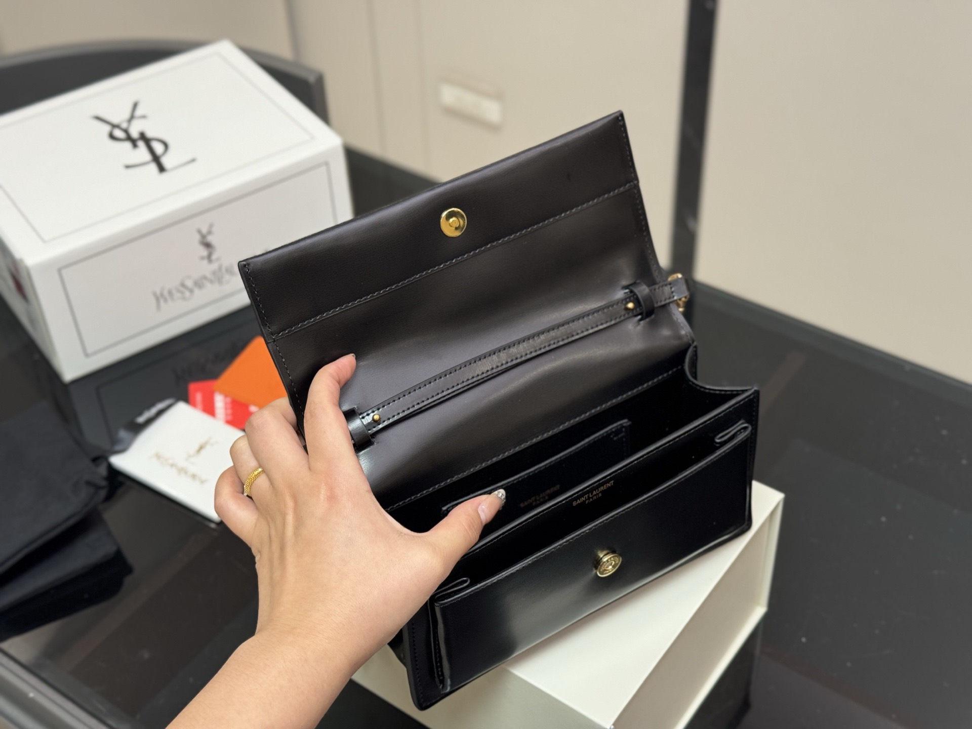 &yen;175 配折叠盒飞机盒 YSL圣罗兰sunset日落包 Sunset bag 陪你走遍天涯海角 一起看日落 ysl包包 尺寸:22.13cm