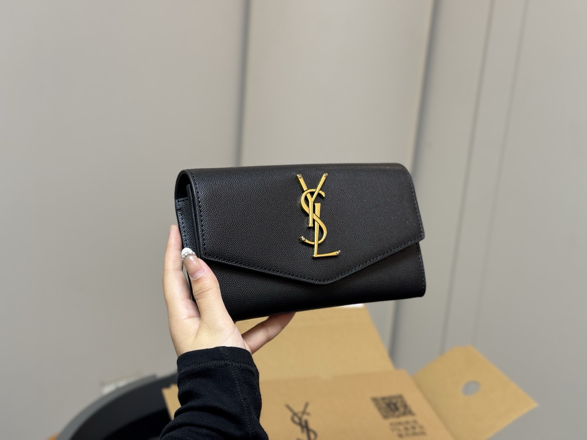 ¥150 配折叠盒飞机盒 size:19*12cm 圣罗兰 woc二合一信封包 牛皮看起来质感特别好!耐磨耐用! 🉑️斜挎🉑️