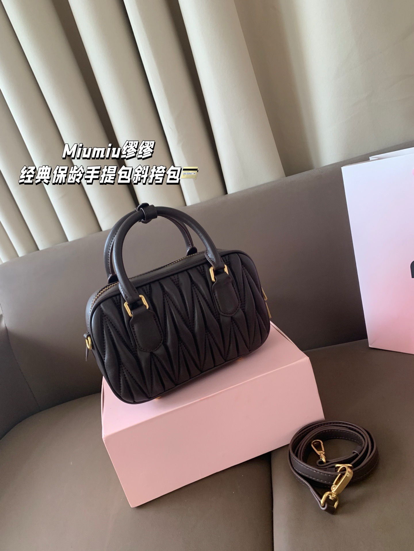 P240 Miumiu缪缪 经典保龄球褶皱手提包斜挎包 尺寸21*14 礼盒包装🎁