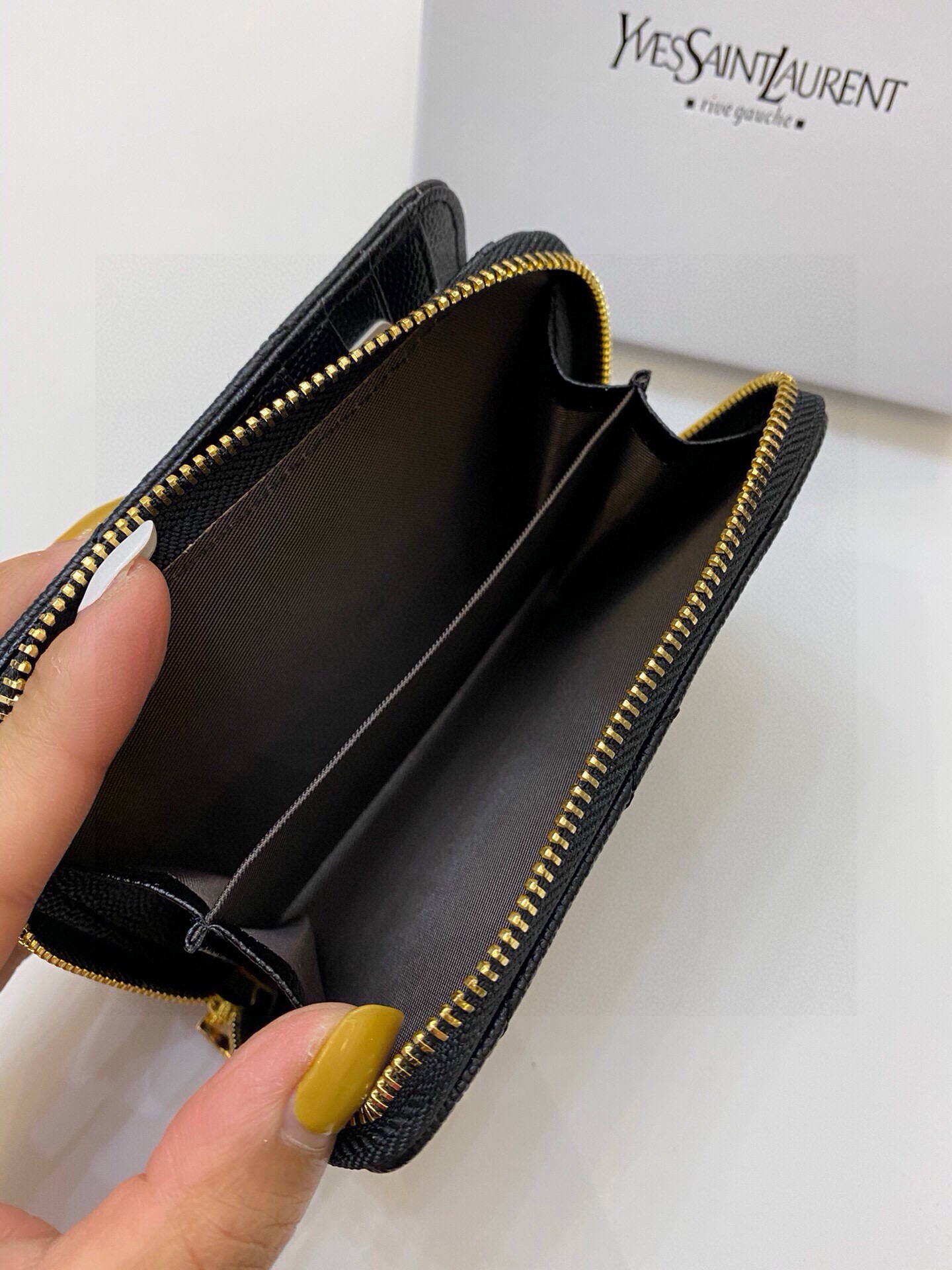 📢📢📢p90 4852圣罗兰 专柜🔥爆款 女士钱包 三折款 💕里外鱼子酱牛皮 1:1原单品质 简单百搭 大容量 💕超级美哦 💥 12 9