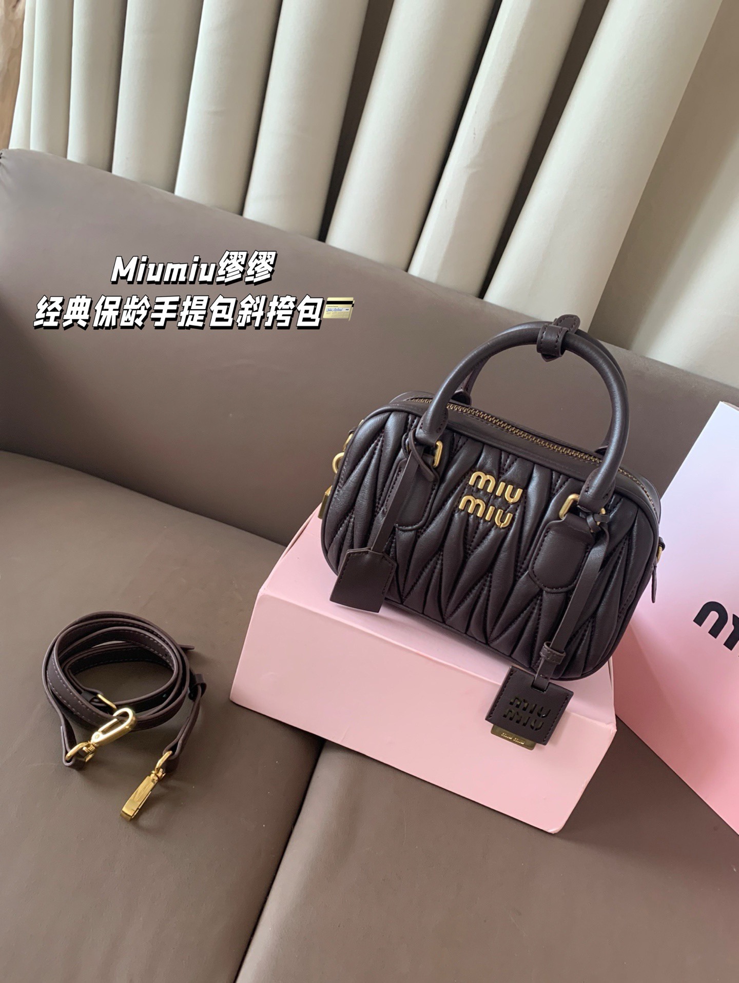 P240 Miumiu缪缪 经典保龄球褶皱手提包斜挎包 尺寸21*14 礼盒包装🎁