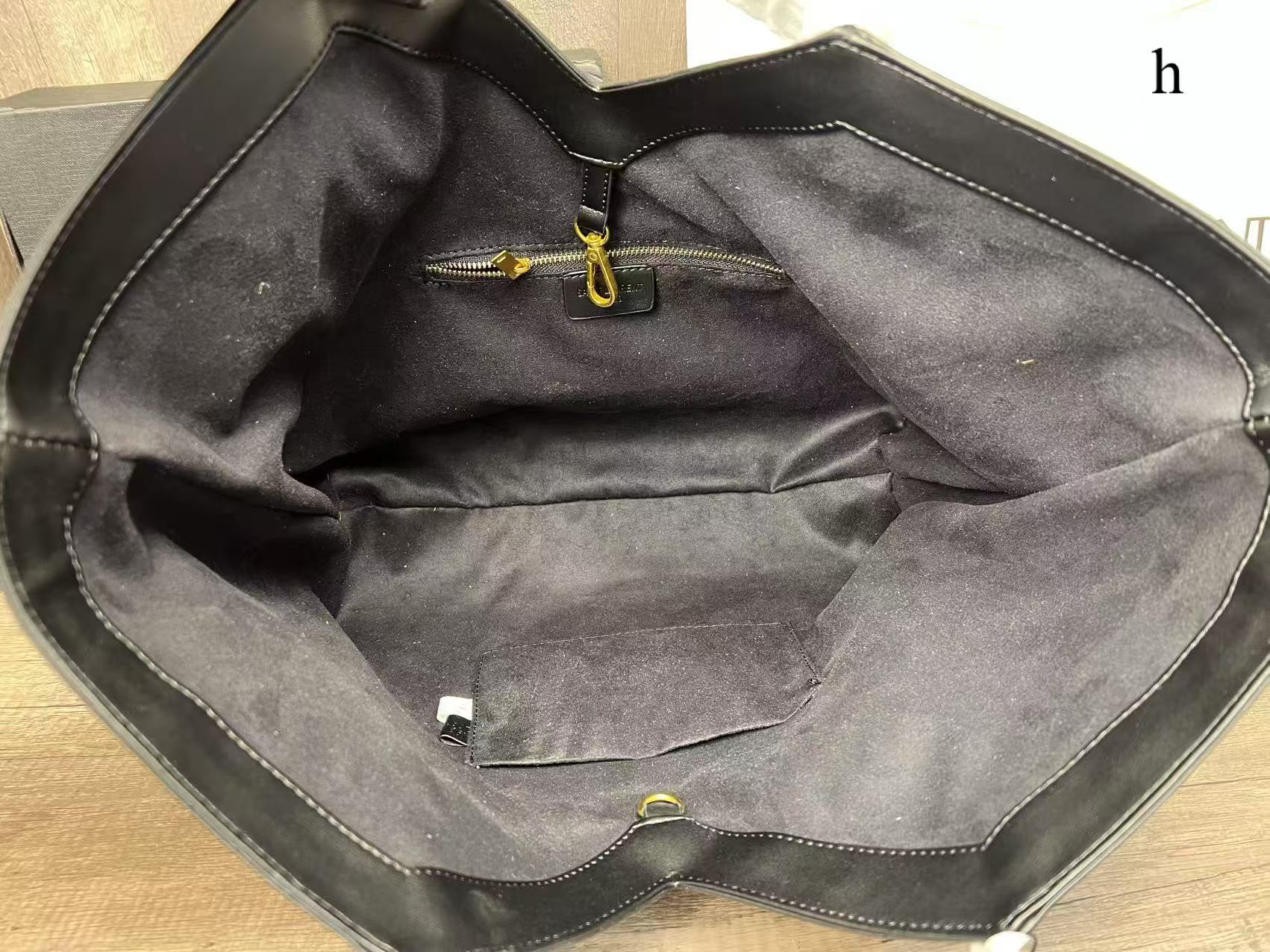 p155 Ysl编织托特包 ⚠️配盒 ⚠️尺寸34*32cm 可以手提单肩，拉菲草手工编织，度假休闲风，旅行上班通勤逛街皆可