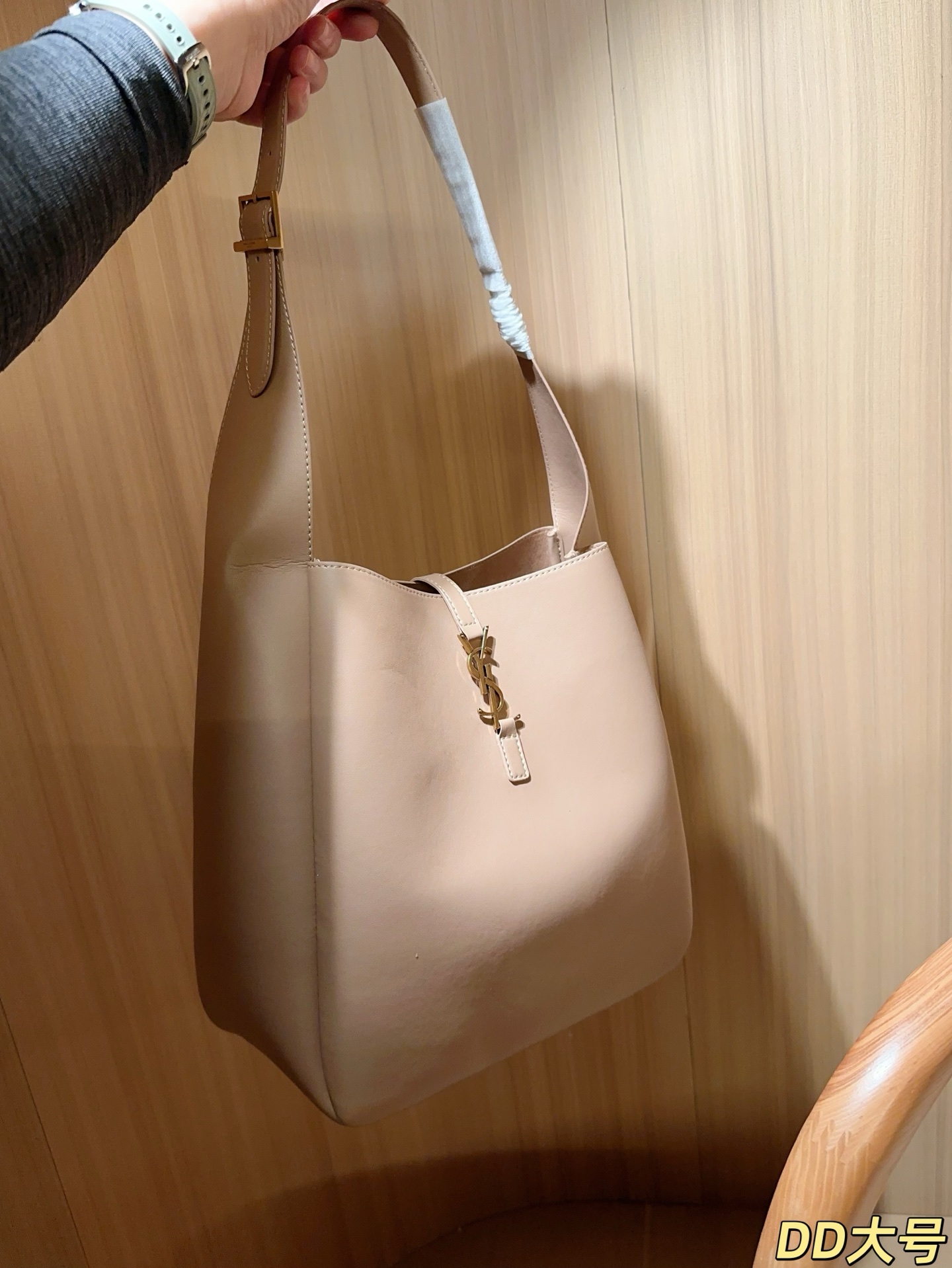 💰165 大号 YSL/圣罗兰 新品hobo腋下包/水桶包/单肩包 尺寸:27×28×12 礼盒包装🎁