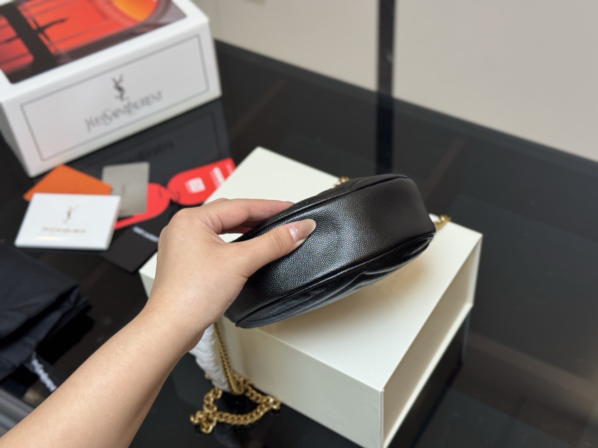 &yen;140 配折叠盒飞机盒 size：17.17cm 圣罗兰 圆饼包 鱼子酱看起来质感特别好！ 耐磨耐用！ 🉑️斜挎🉑️