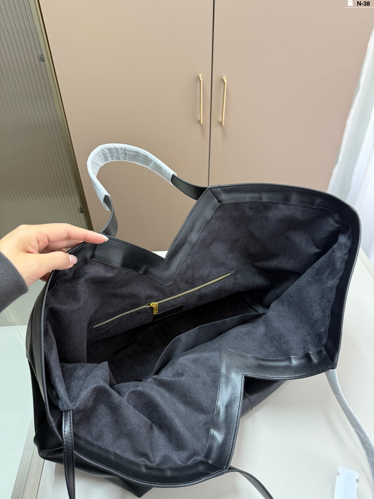 💰p165 圣罗兰 YSL WHY 托特包 容量是真的大 内里好多个口袋，超能装。 且自带一个小钱包，太实用了！ N-38尺寸36.22.26配盒