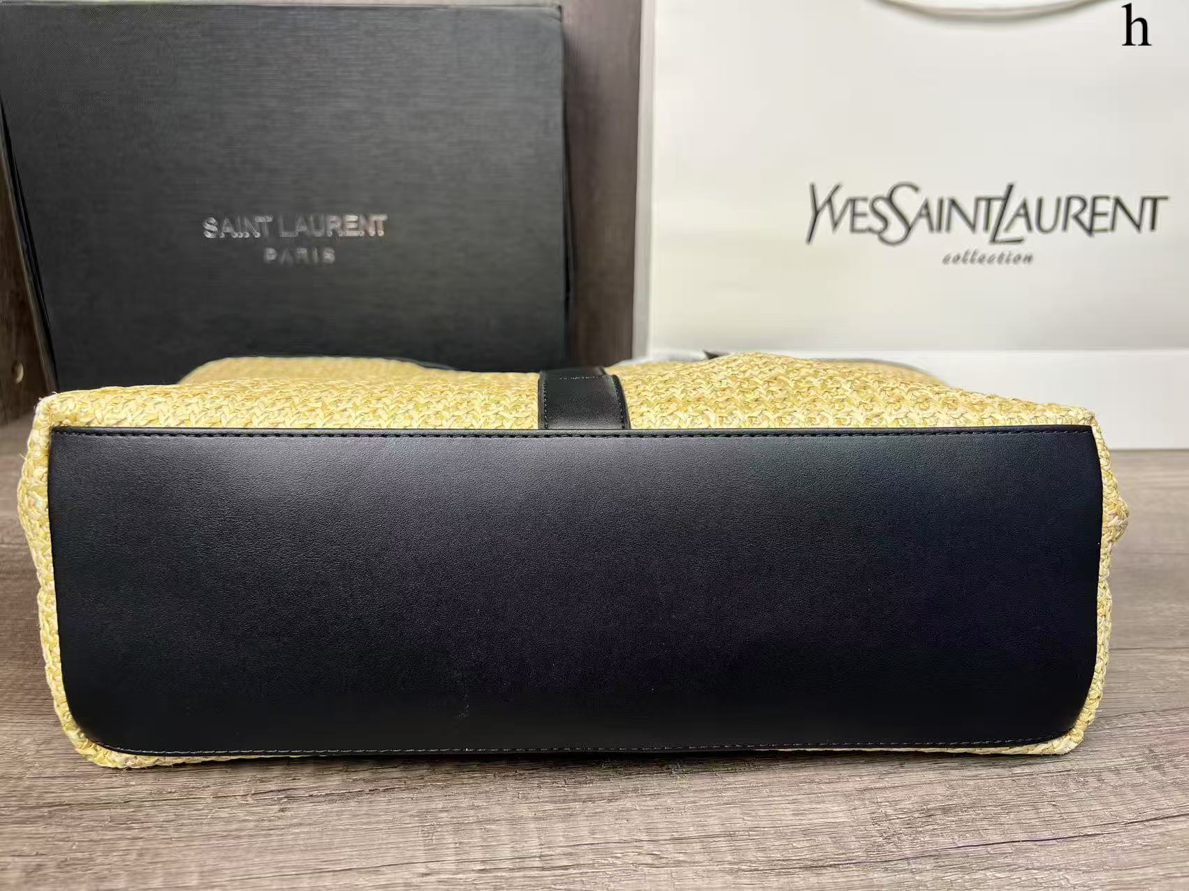 p155 Ysl编织托特包 ⚠️配盒 ⚠️尺寸34*32cm 可以手提单肩，拉菲草手工编织，度假休闲风，旅行上班通勤逛街皆可