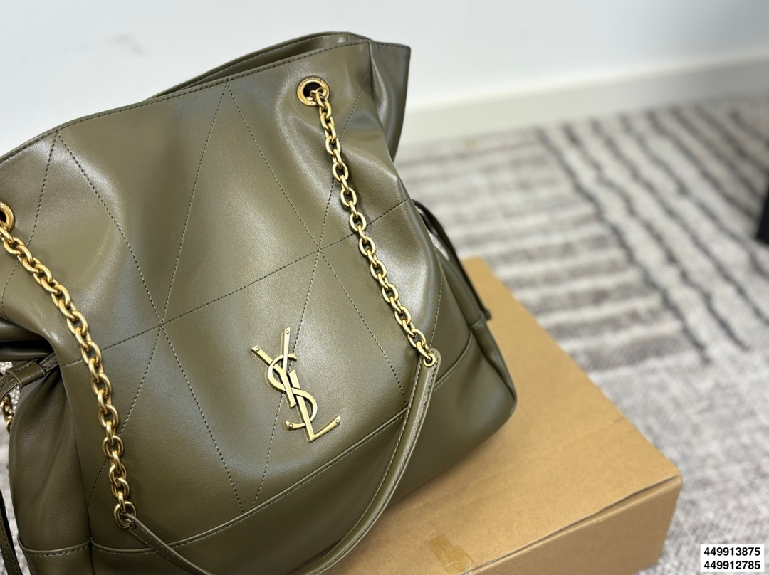 p205 p195全套包装 圣罗兰YSL托特包 隐藏的王炸现身！ 特别满意通勤包 心动一万次了！！ 超超超级王炸的一只通勤大包 质感真的很哇塞 强烈推荐！！！ 尺寸34 33/28 27