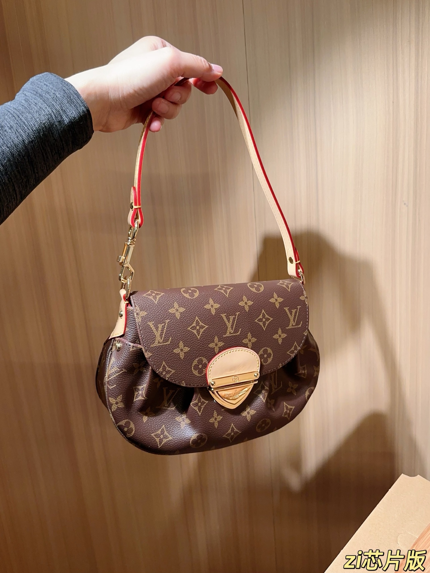 💰170 芯片版 Lv路易威登 Sunset元宝包翻盖插锁邮差包腋下包 尺寸25×18×6 礼盒包装➕飞机箱✈️