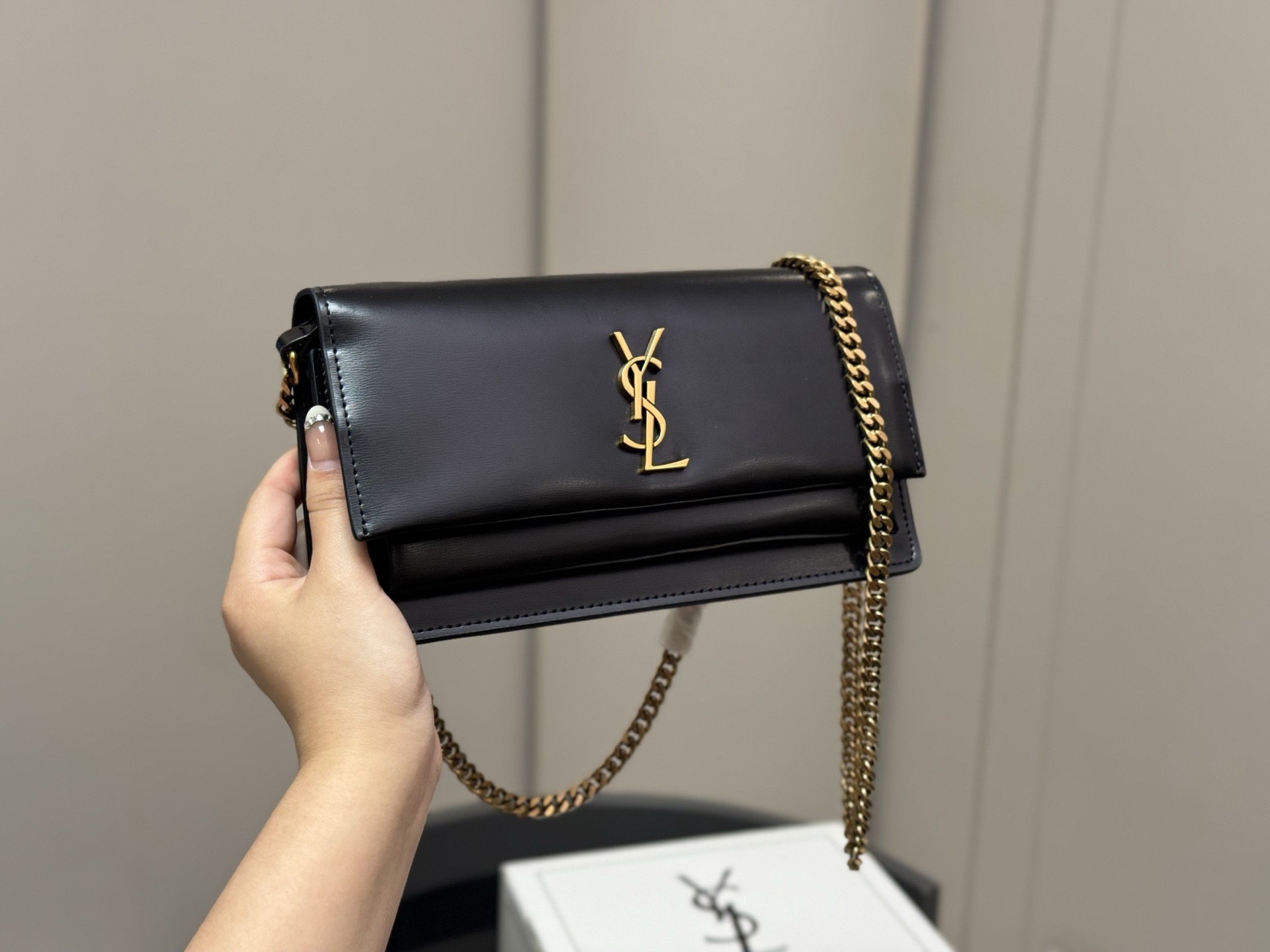 &yen;175 配折叠盒飞机盒 YSL圣罗兰sunset日落包 Sunset bag 陪你走遍天涯海角 一起看日落 ysl包包 尺寸:22.13cm