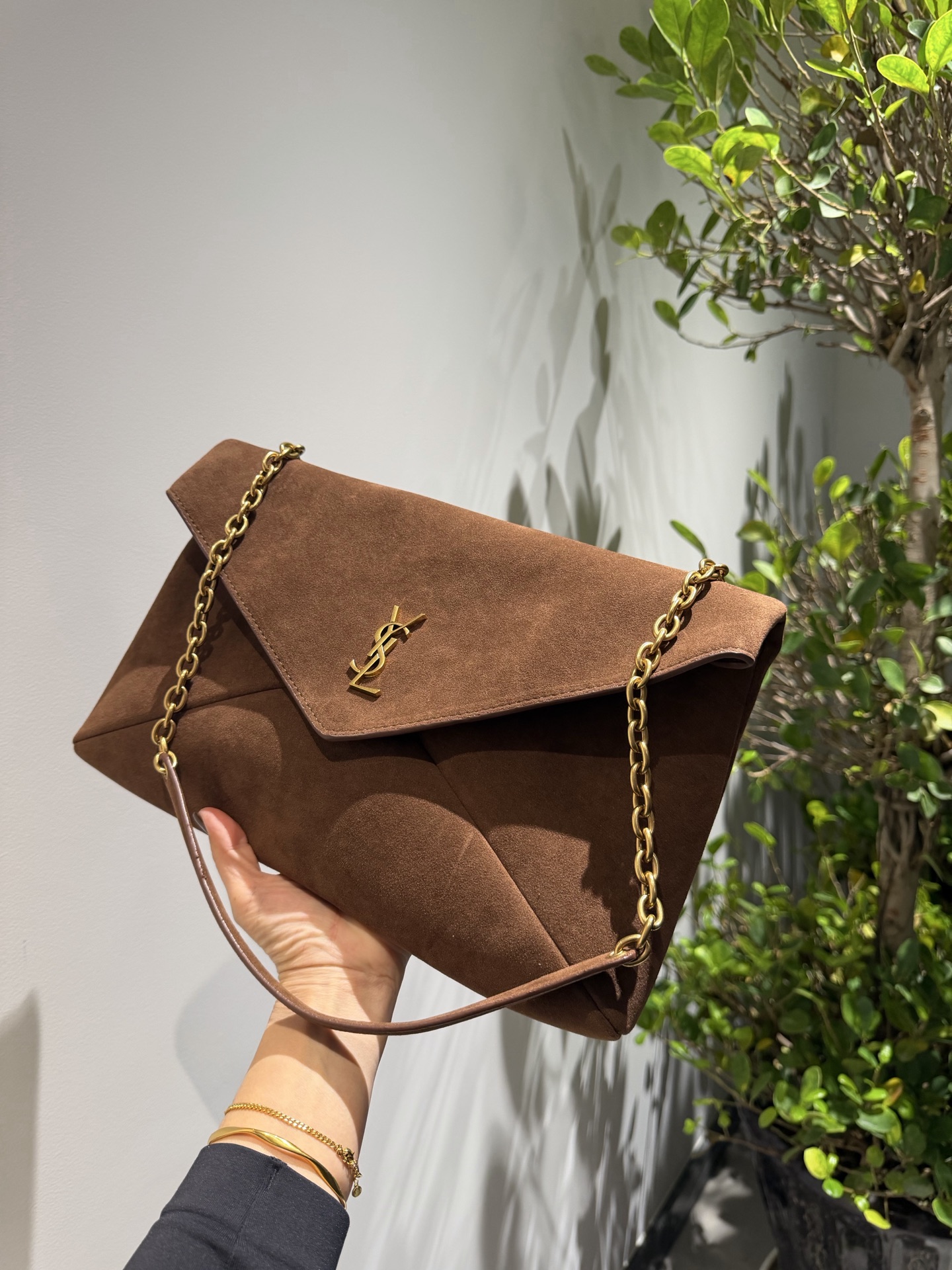 👑💰155礼盒包装🎁 磨砂皮手感柔软 Ysl 圣罗兰 信封包 利落呈现时髦酷感具有时尚和标志性 时髦精必备神器！出街回头率爆表 尺寸：35✖️22