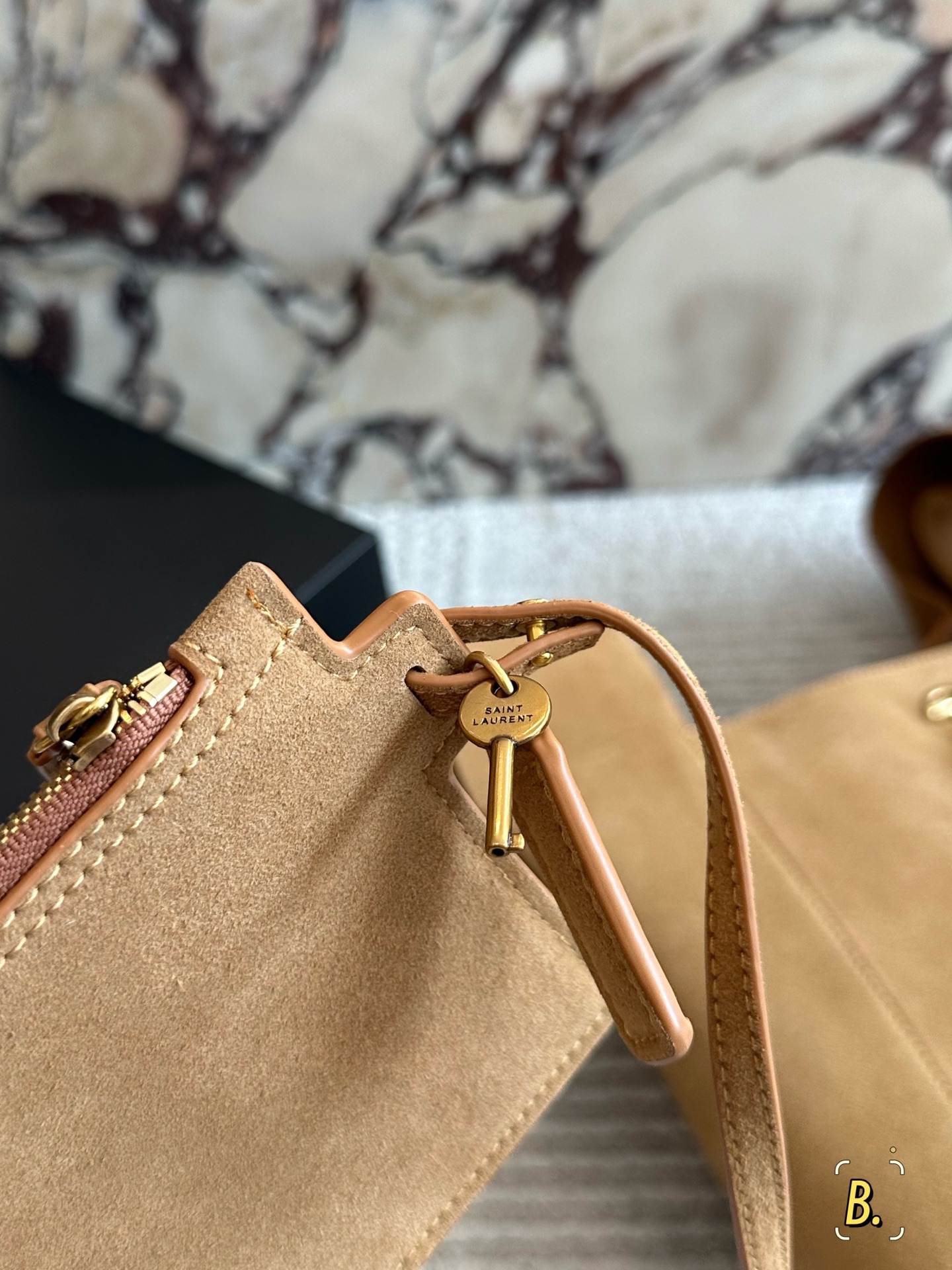 小号💰220 牛皮 size: 28 30cm YSL圣罗兰| 新款 不要太好看辣!!!! 可以单肩背~手提 皮质细腻又舒服!