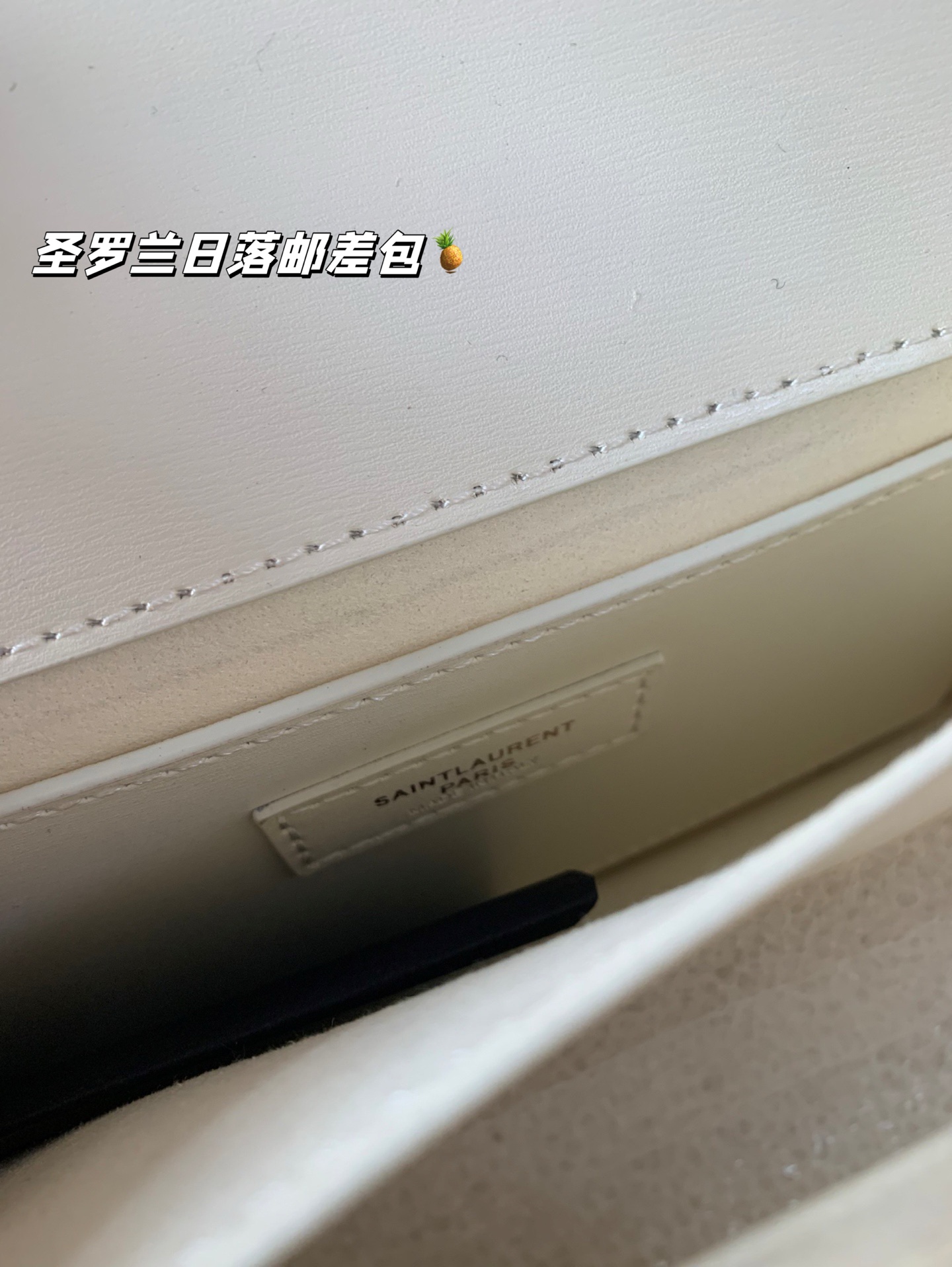 P190 配飞机盒折叠盒子 圣罗兰独家📷实拍】ysl专柜同款 日落邮差包 新鲜出炉啦‼️简直是美到人心啦 高端货 原版五金logo 首选进口皮料 质感超赞😍😍所谓人人必备一款圣罗兰 这个款式必须自留 经典版型! 真的是让人眼前一亮 喜欢的美妞抓紧啦 实物简直太美💕尺寸22*16