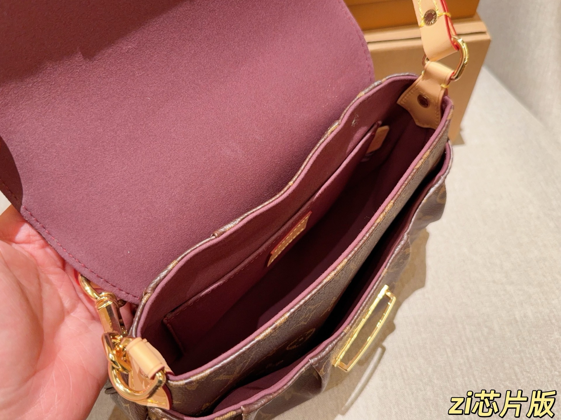 💰170 芯片版 Lv路易威登 Sunset元宝包翻盖插锁邮差包腋下包 尺寸25×18×6 礼盒包装➕飞机箱✈️