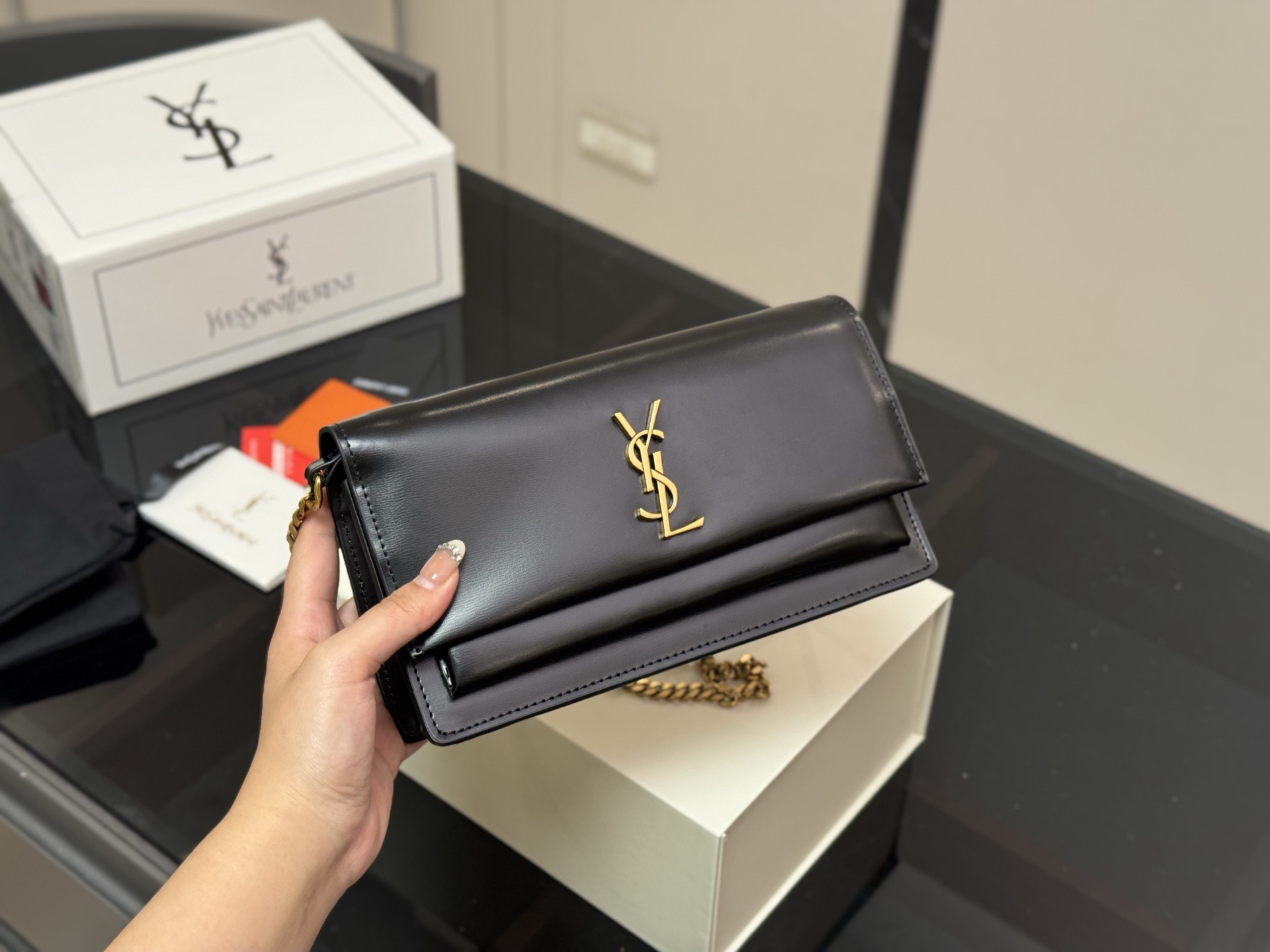 &yen;175 配折叠盒飞机盒 YSL圣罗兰sunset日落包 Sunset bag 陪你走遍天涯海角 一起看日落 ysl包包 尺寸:22.13cm