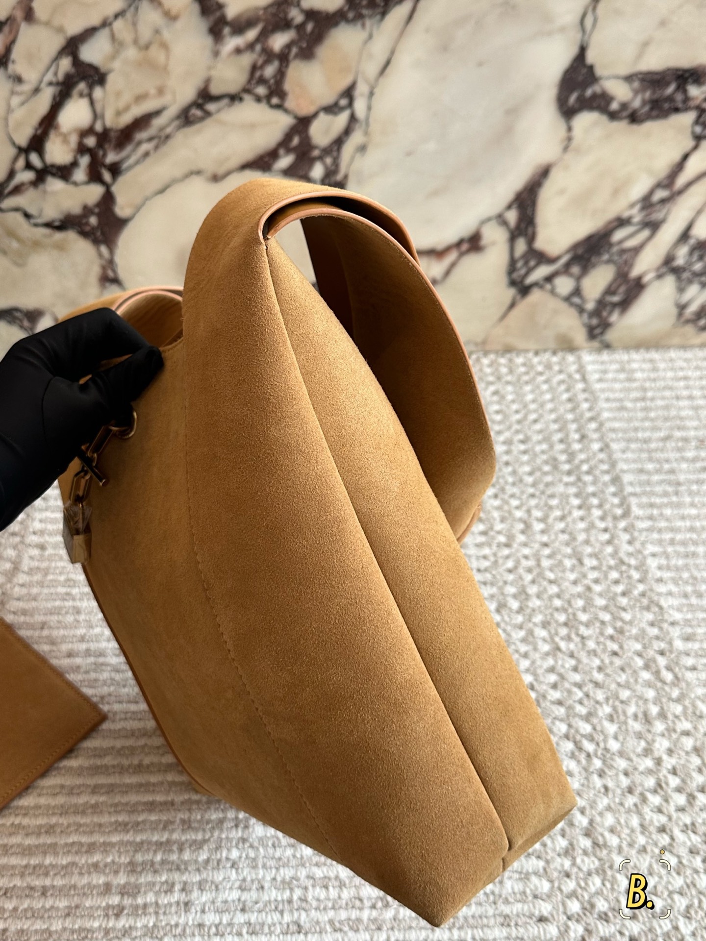 小号💰220 牛皮 size: 28 30cm YSL圣罗兰| 新款 不要太好看辣!!!! 可以单肩背~手提 皮质细腻又舒服!