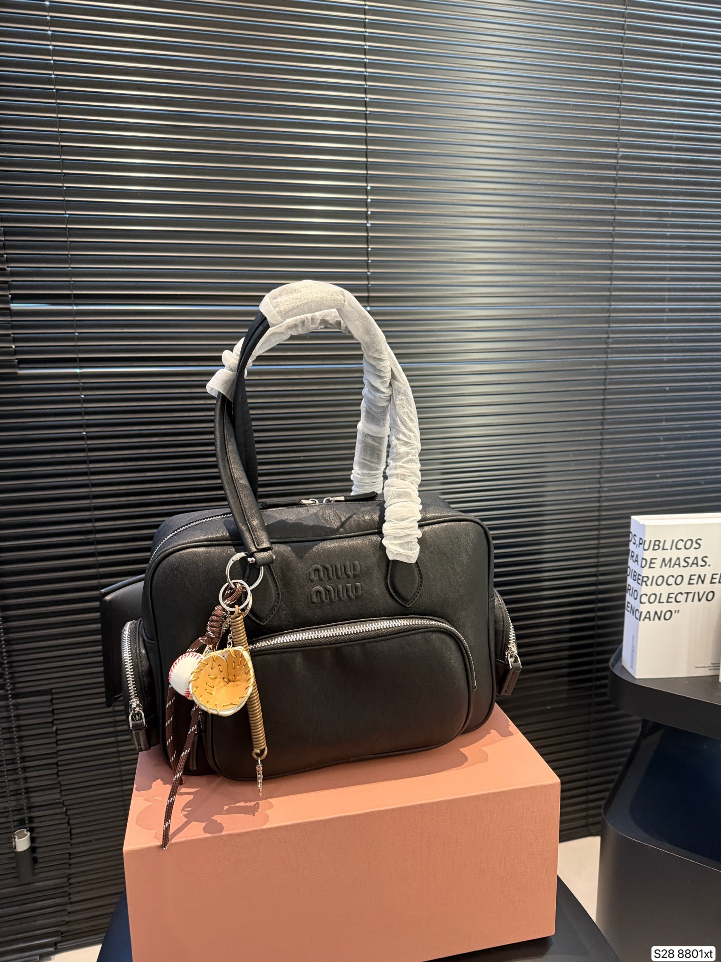 P190 配折叠盒 miumiu保龄球/公文包 可手拎也可斜挎! 出场就是miumiu小公主! 尺寸30 20 货号8801