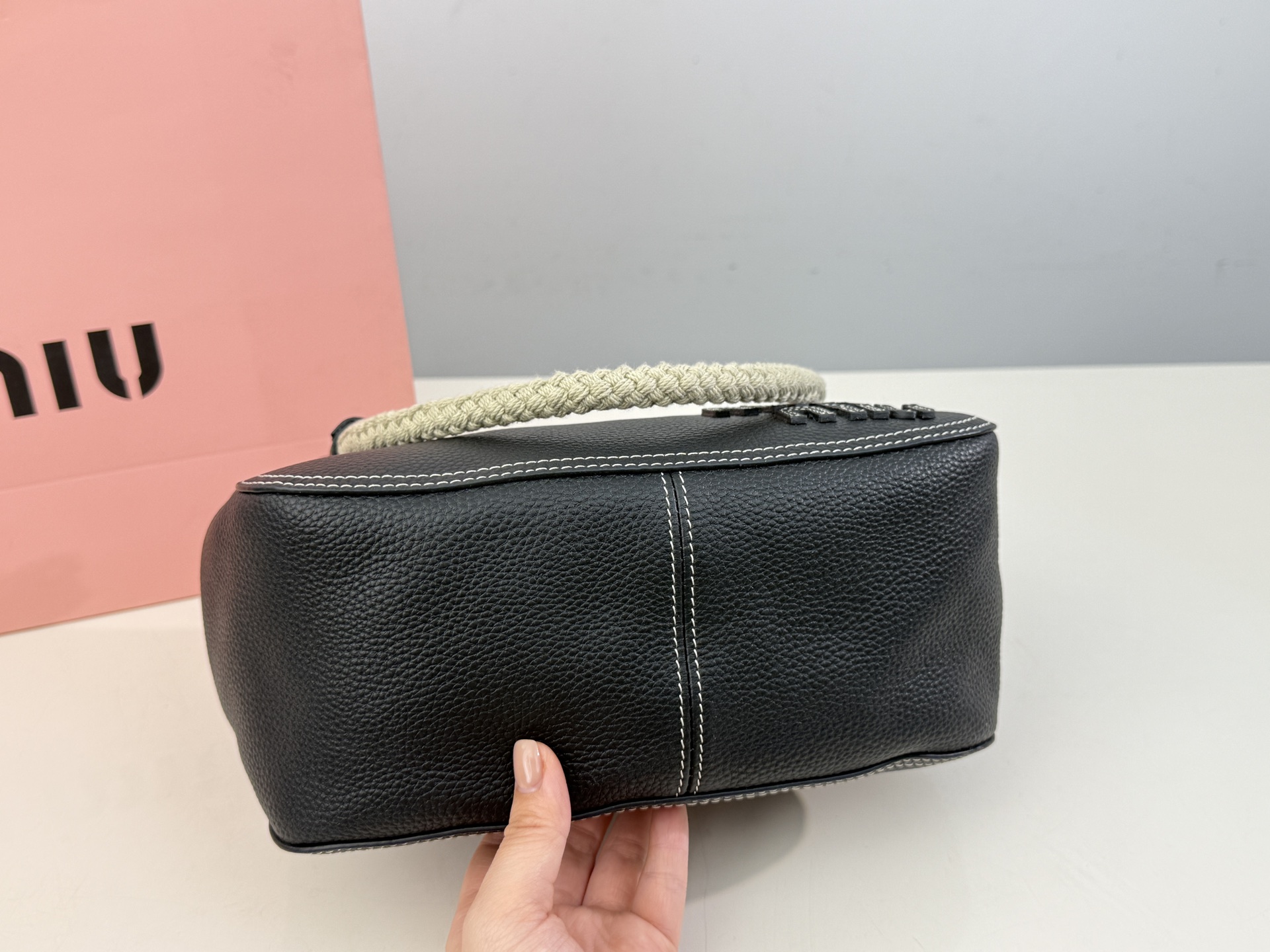 （折叠盒⚠️）p245 （牛皮） Miumiu新款麻绳托特 直戳少女心！ 尺寸25&times;19