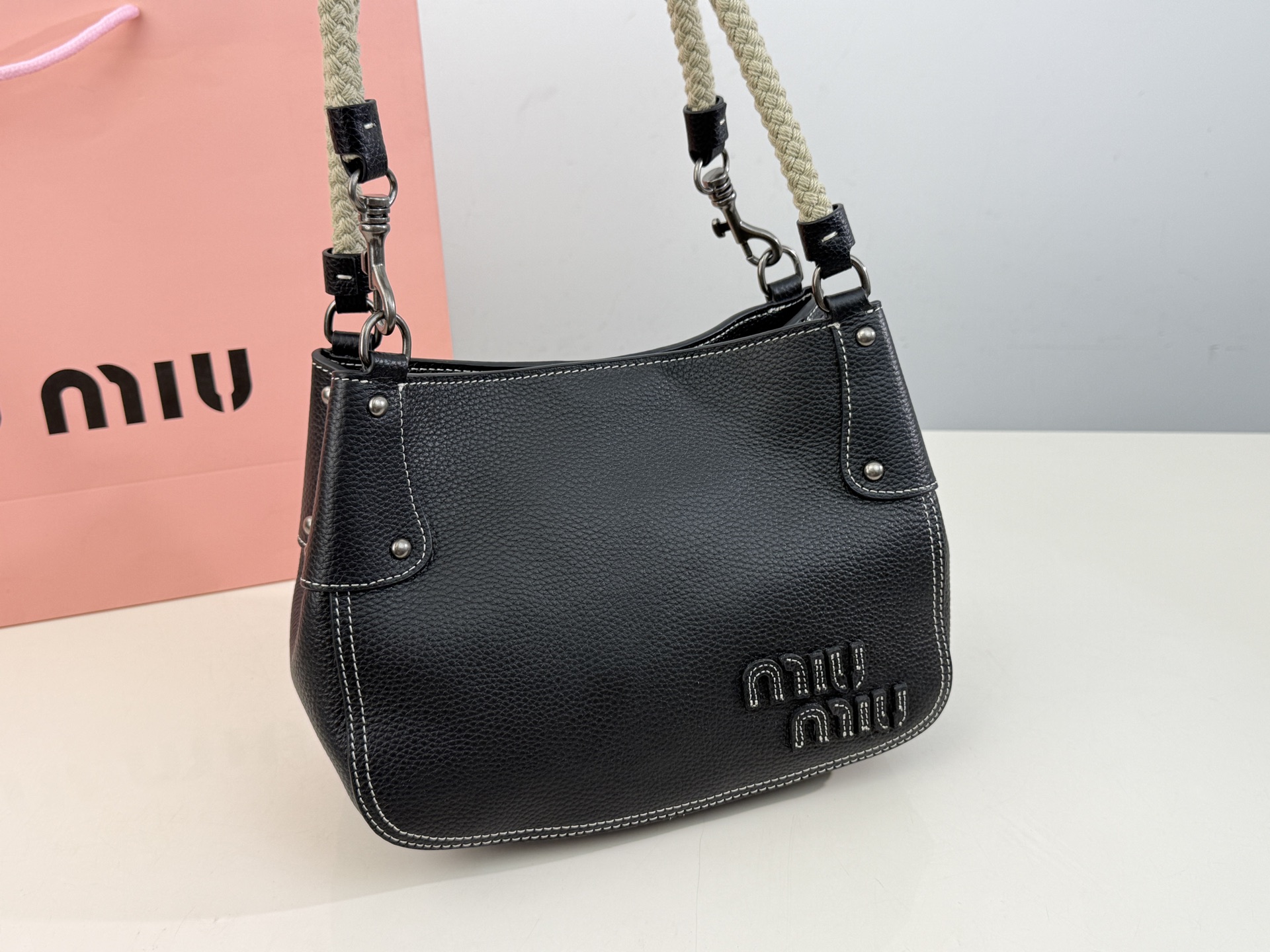 （折叠盒⚠️）p245 （牛皮） Miumiu新款麻绳托特 直戳少女心！ 尺寸25&times;19