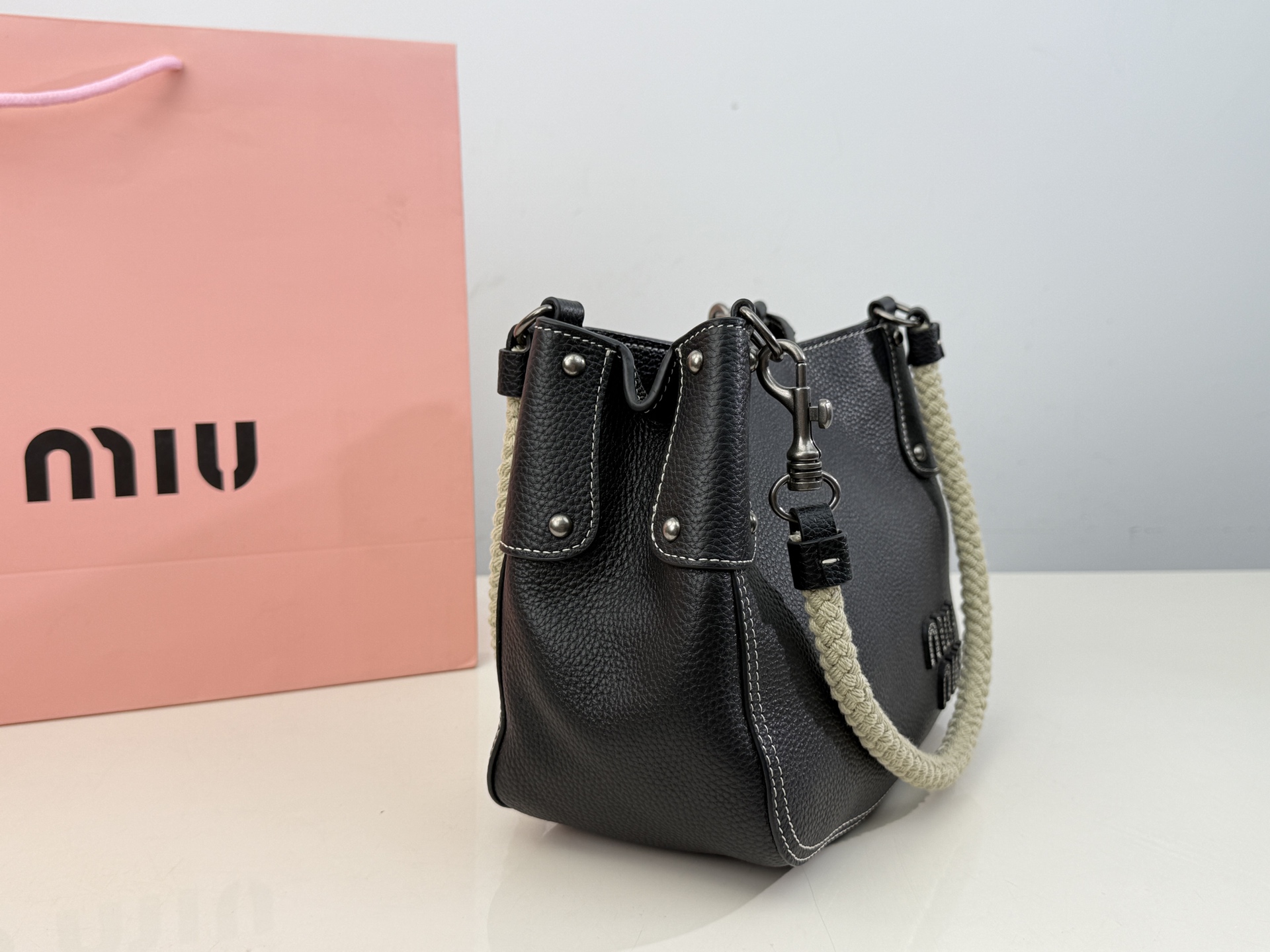 （折叠盒⚠️）p245 （牛皮） Miumiu新款麻绳托特 直戳少女心！ 尺寸25&times;19