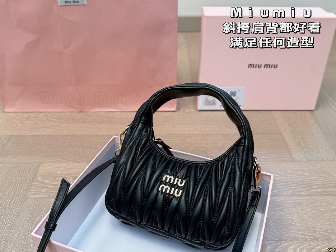 &yen;155配盒 Miumiu缪缪斜挎包 斜挎 肩背都好看 手感很好 满足任何造型 尺寸 20 11