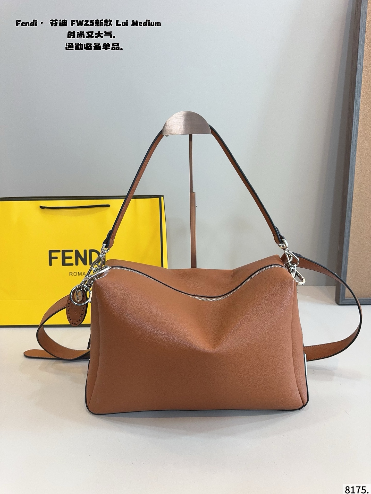 p185 罗意威 FW25新款 Lui Medium 绵密的手感,轻便的包包 很有质感 可盐可甜 上身绝美 无可比拟 是每个追求漂亮的女孩必入单品尺寸:32*12*22cm