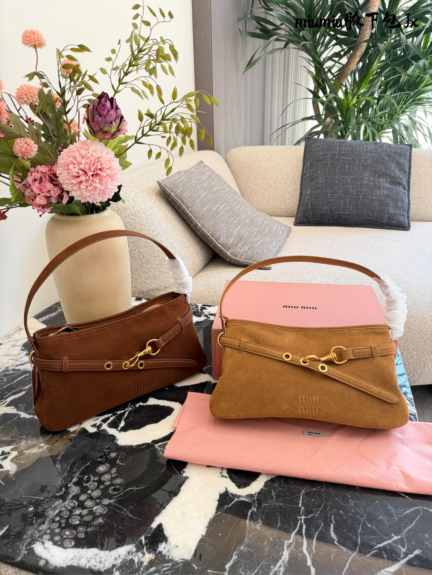 p240 缪缪miumiu新款aventure nappa腋下包 nappa 复古腋下包 又是一个爆款预测！！ 33cm配盒子