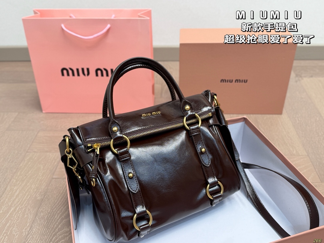 &yen;190配盒 缪缪MIUMIU手提包 旅行出差旅游带它超方便 超级抢眼 爱了爱了 真是叫人无法抗拒 又美又能装！ 尺寸26 20