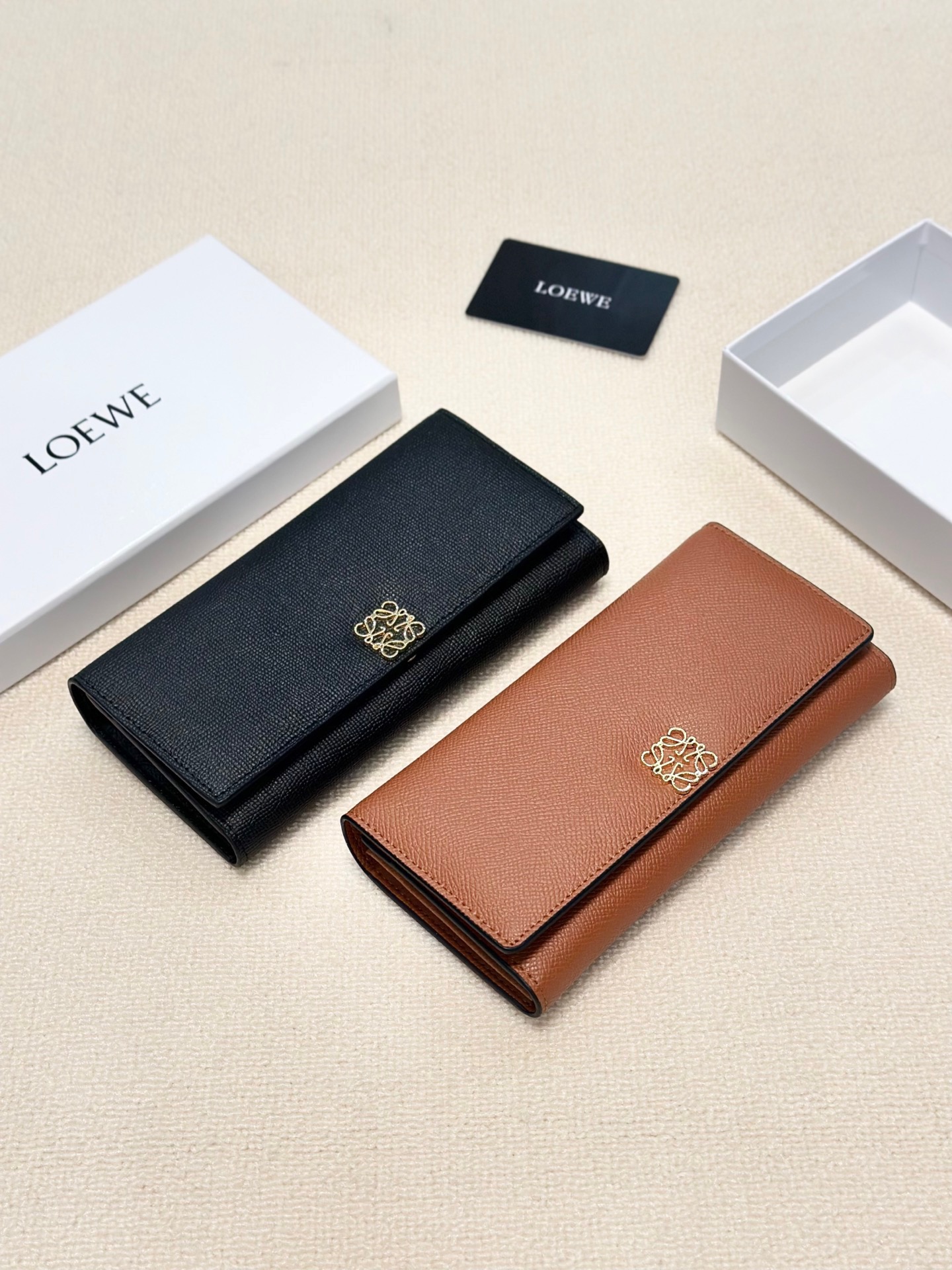 P95🎀🎀颜色 黑 粉 土黄🎀尺寸 19x10🎀罗意威爆款牛皮长款钱包🔥款式经典做工精细耐磨耐用手感极佳❤️